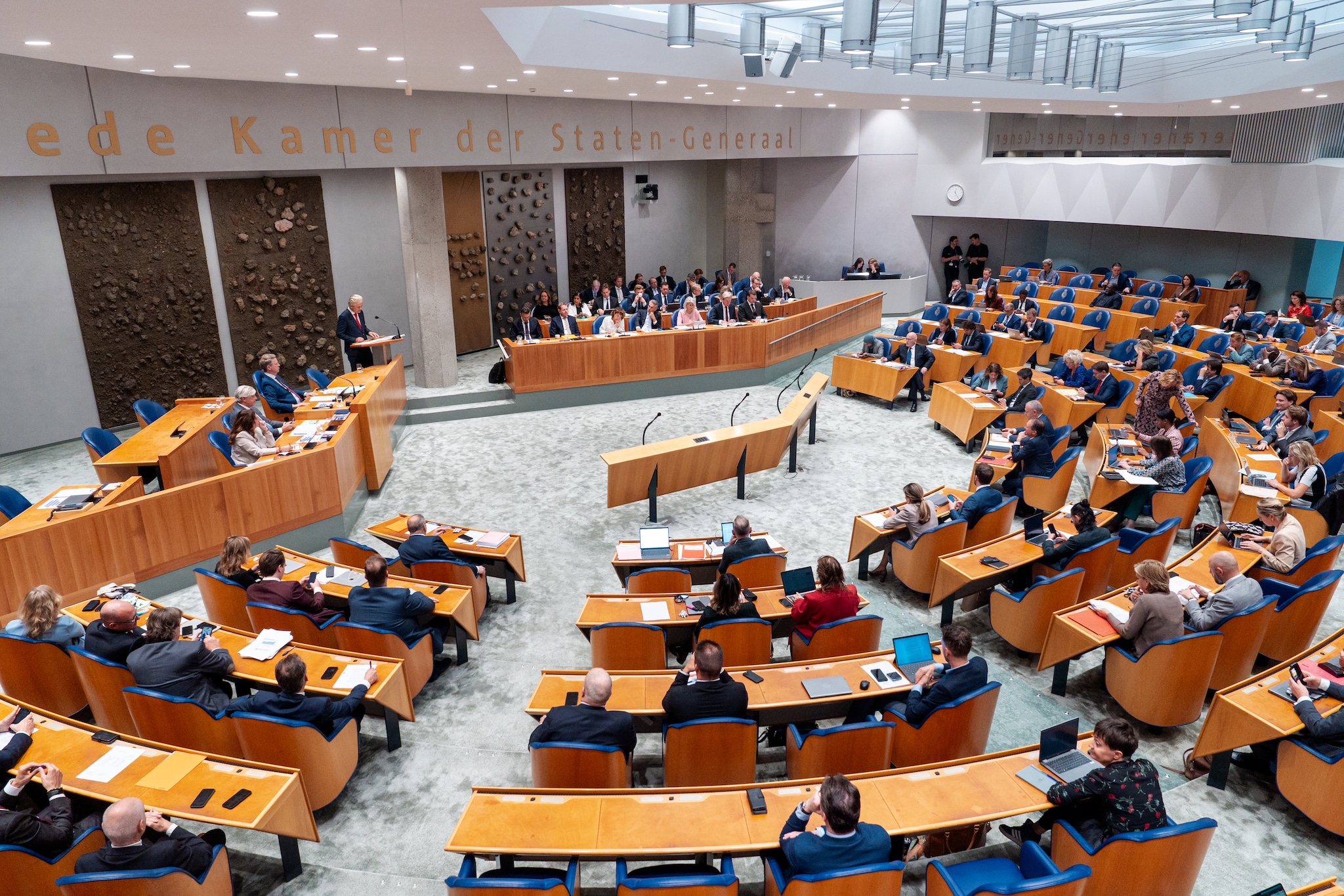#NLBEELD# DEN HAAG, Overzicht (groot-hoek foto) van de plenaire zaal vanaf de publieke tribune, met het aanwezige demissionair kabinet in vak K, Demissionair Minister-president Dick Schoof, Demissionair Minister Sophie Hermans, Demissionair Minister Mona Keijzer, Demissionair Minister David van Weel, Demissionair Minister Foort van Oosten, Demissionair Minister Frank Rijkaart, Demissionair Minister Gouke Moes, Demissionair Minister Eelco Heinen, Demissionair Minister Ruben Brekelmans, Demissionair Minister Robert Tieman, Demissionair Minister Vincent Karremans, Demissionair Minister Femke Wiersma, Demissionair Minister Marielle Paul, Demissionair Minister Jan Anthonie Bruijn, Demissionair Staatssecretaris Aukje de Vries, Demissionair Staatssecretaris Arno Rutte, Demissionair Staatssecretaris Eddie van Marum, Demissionair Staatssecretaris Koen Becking, Demissionair Staatssecretaris Eugene Heijnen, Demissionair Staatssecretaris Sandra Palmen-Schlangen, Demissionair Staatssecretaris Gijs Tuinman, Demissionair Staatssecretaris Thierry Aartsen, Demissionair Staatssecretaris Jean Rummenie, Demissionair Staatssecretaris Jurgen Nobel, Demissionair Staatssecretaris Nicki Pouw-Verweij, Demissionair Staatssecretaris Judith Tielen in de Tweede Kamer der Staten-Generaal op 17 september 2025

Credit: Jeroen Meuwsen JM20250917 Foto: Jeroen Meuwsen