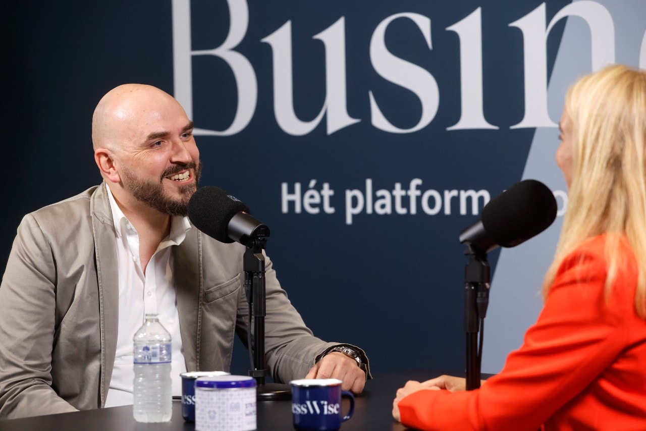 Louis de Roo (E-mergo) in gesprek met Justine Wolters voor de podcast Data Days. Louis de Roo (E-mergo) in gesprek met Justine Wolters voor de podcast Data Days. Foto: Ruud Voest