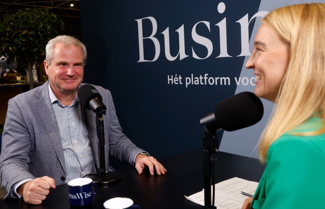 Jeroen van Winden (links), CTO van Esri Nederland, in de Datadays-podcast met Justine Wolters. Jeroen van Winden (links) tijdens de DataDays-podcast, opgenomen tijdens de Data Expo, met presentatrice Justine Wolters. Foto: Ruud Voest.