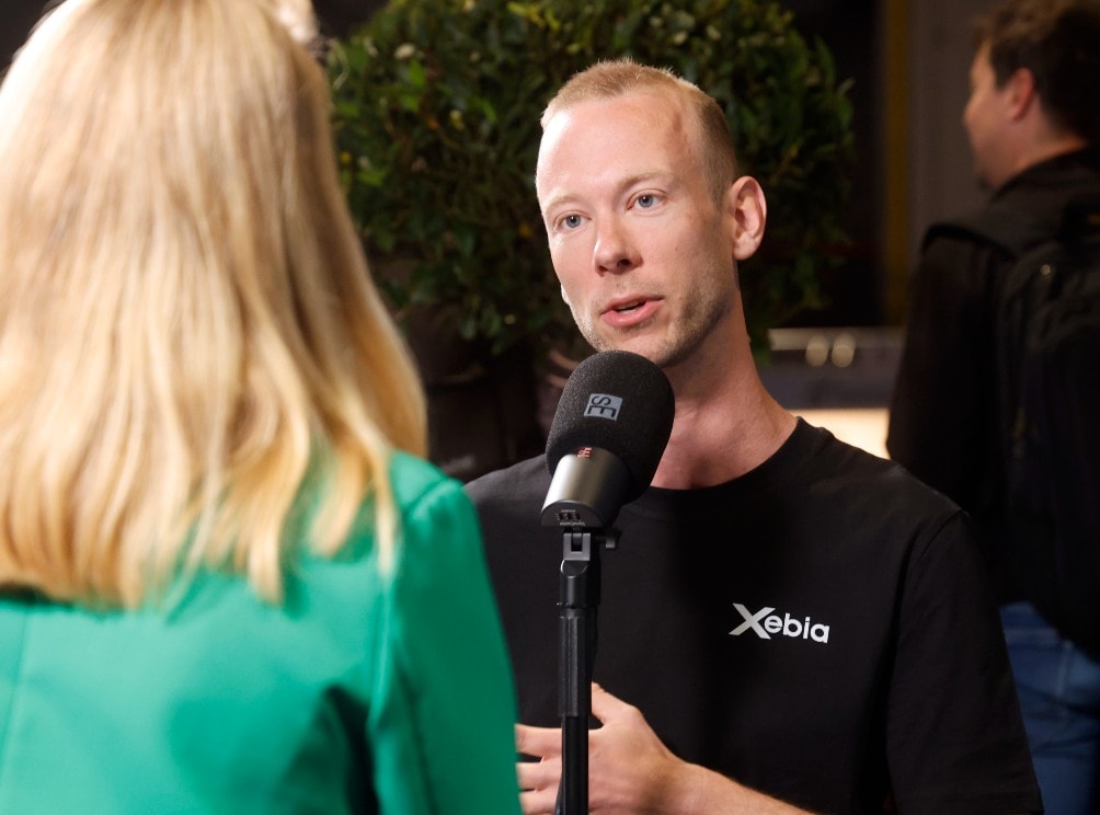 Steven Nooijen van Xebia, in gesprek met Justine Wolters tijdens de Data Expo. Steven Nooijen van Xebia, in gesprek met Justine Wolters, voor de Data Days-podcast. Foto: Ruud Voest.