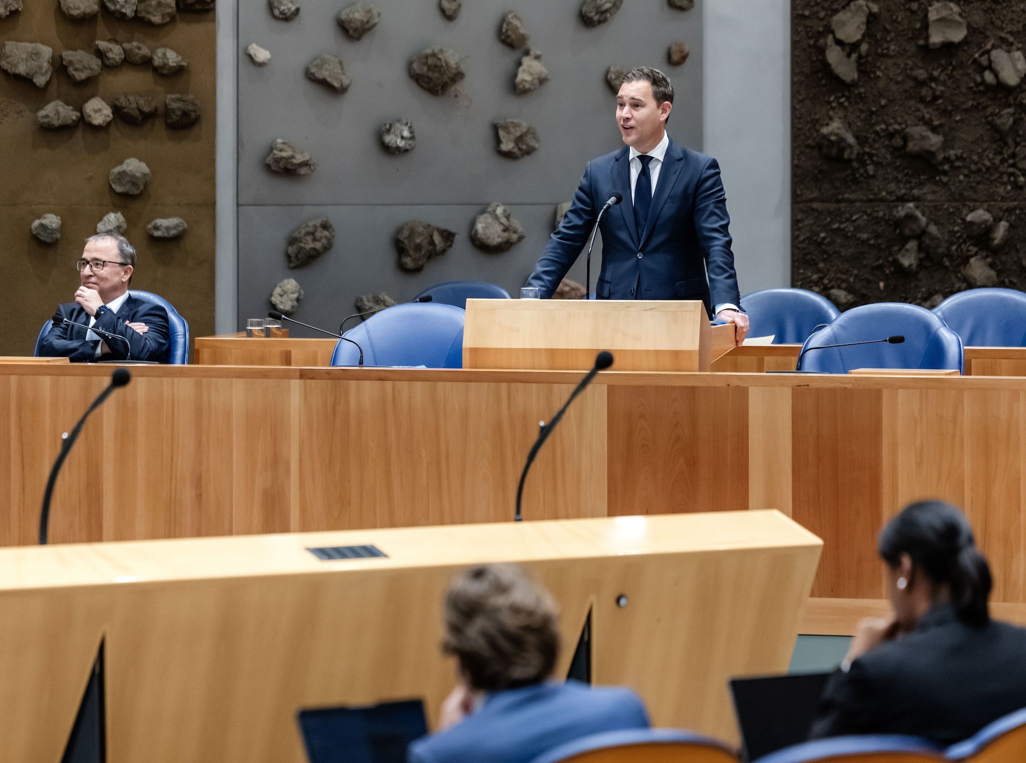 2025-10-02 14:40:39 DEN HAAG - Eugene Heijnen, demissionair staatssecretaris Fiscaliteit, Belastingdienst en Douane, en Eelco Heinen, demissionair minister van Financiën, op de tweede dag van de Algemene Financiele Beschouwingen in de Tweede Kamer. ANP REMKO DE WAAL Eugene Heijnen, demissionair staatssecretaris Fiscaliteit, Belastingdienst en Douane, en Eelco Heinen, demissionair minister van Financiën, op de tweede dag van de Algemene Financiele Beschouwingen in de Tweede Kamer. Foto: ANP