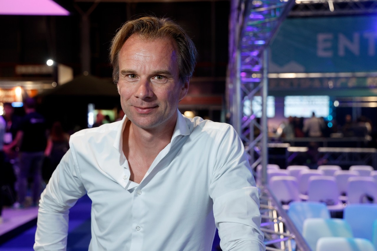 Vincent Hoogsteder van Mozaik, tijdens de Data Expo. Vincent Hoogsteder van Mozaik, tijdens de Data Expo. Foto: Ruud Voest.