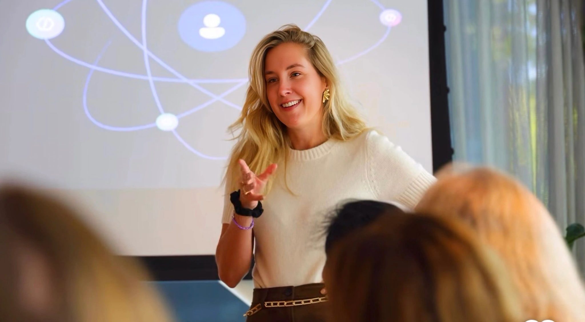 Femke Cornelissen, onder meer founder van de Dutch Women in Tech community. Femke Cornelissen: „We moeten vooruit leren denken: wat willen we bereiken, en hoe kan AI ons daarbij helpen? Alleen dan komt de echte waarde naar boven”