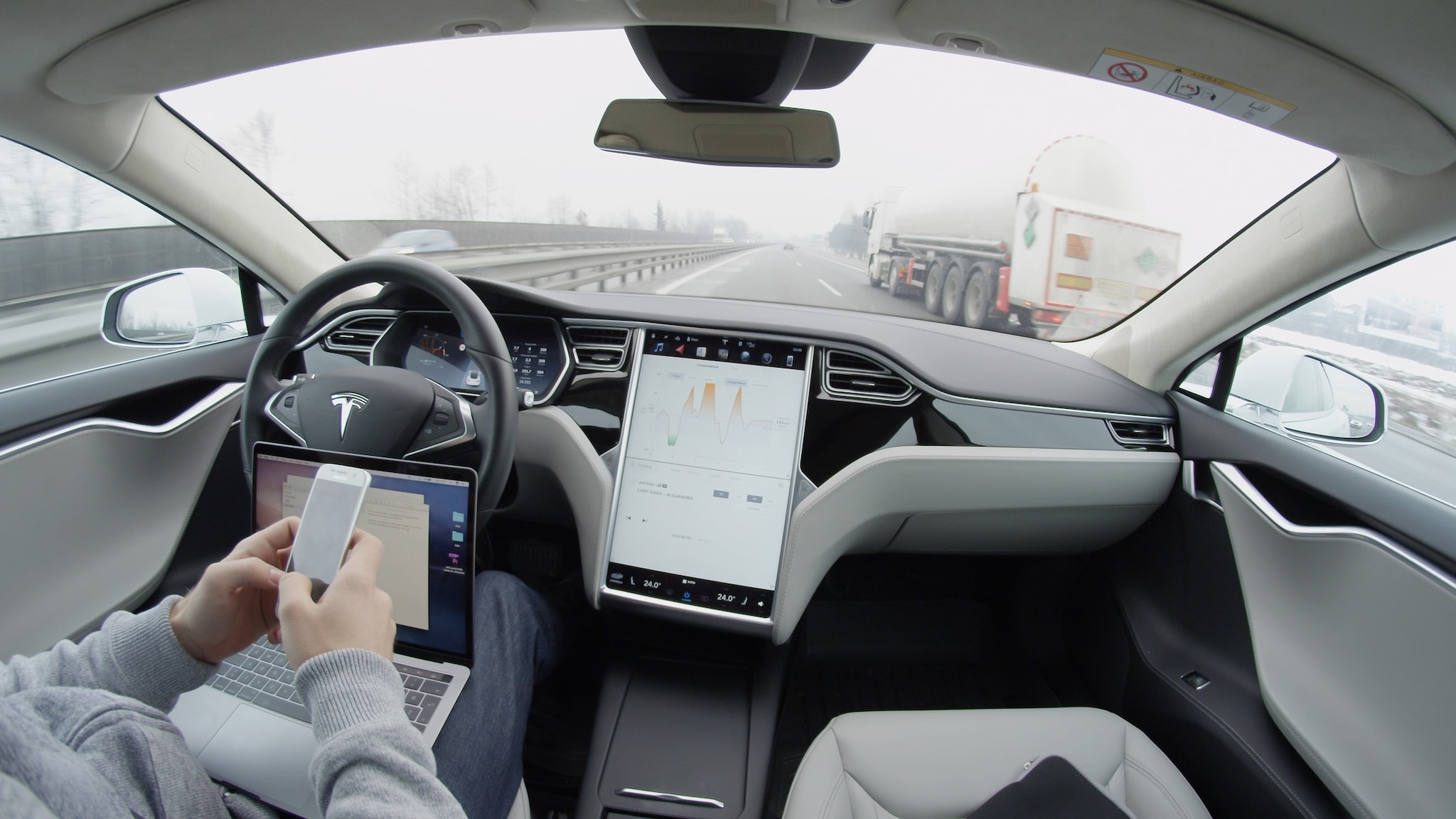 De Tesla Model S car autopilot. Foto: Flystock/Shutterstock Shutterstock