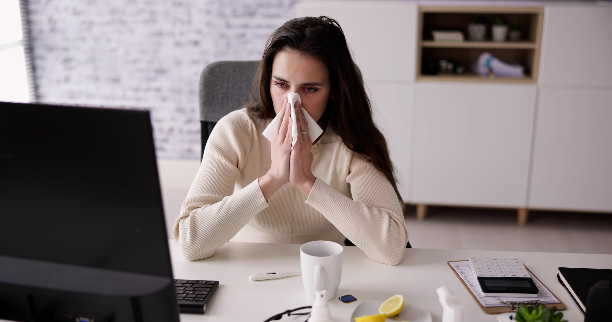 Ziekmeldingen op het werk duren steeds langer. Foto: Shutterstock Ziekmeldingen op het werk duren steeds langer. Foto: Shutterstock