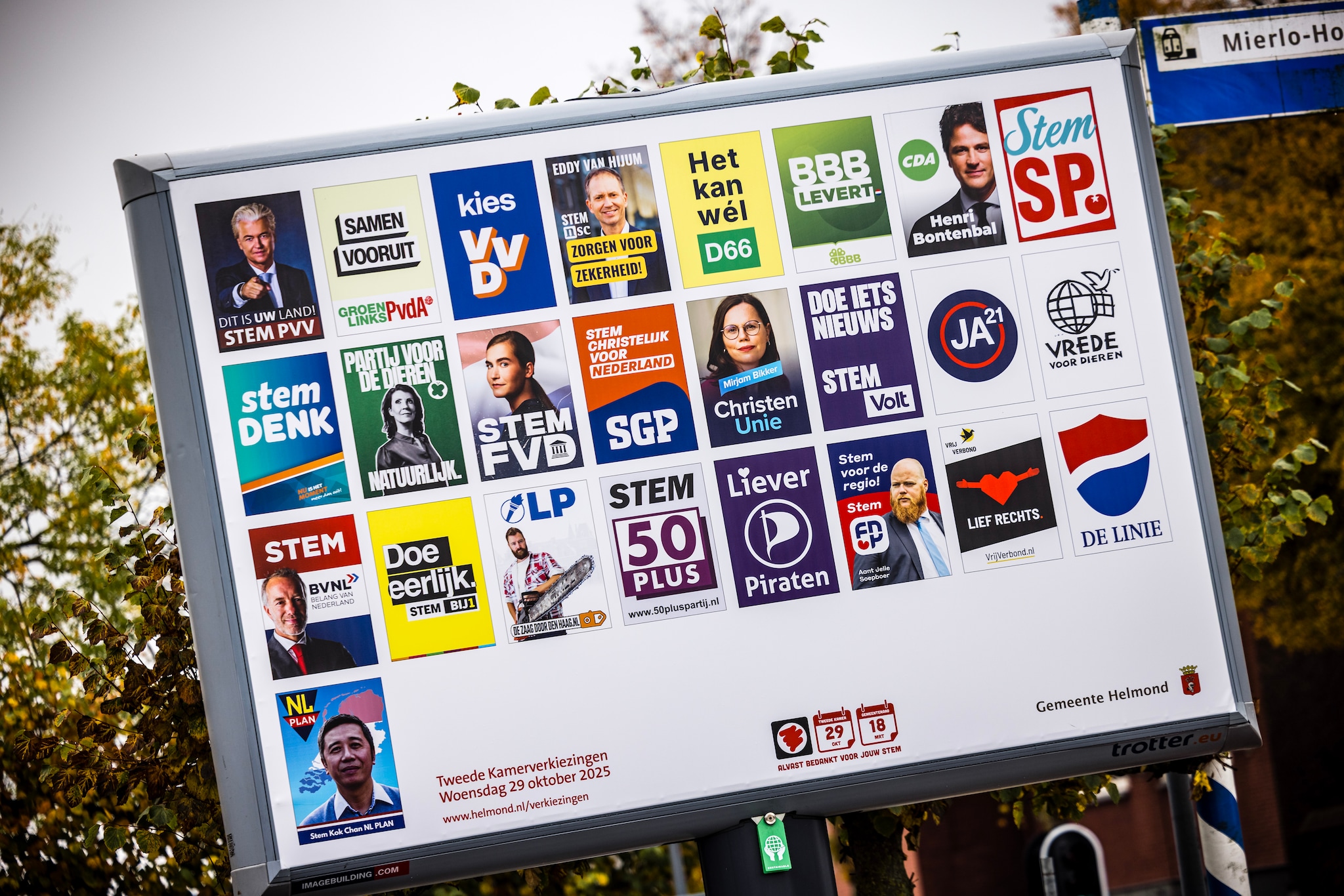 HELMOND - Verkiezingsborden in het straatbeeld in aanloop naar de verkiezing van de leden van de Tweede Kamer der Staten-Generaal op woensdag 29 oktober 2025. Verkiezingsborden in het straatbeeld in aanloop naar de verkiezing van de leden van de Tweede Kamer op 29 oktober 2025. Foto: Rob Engelaar.
