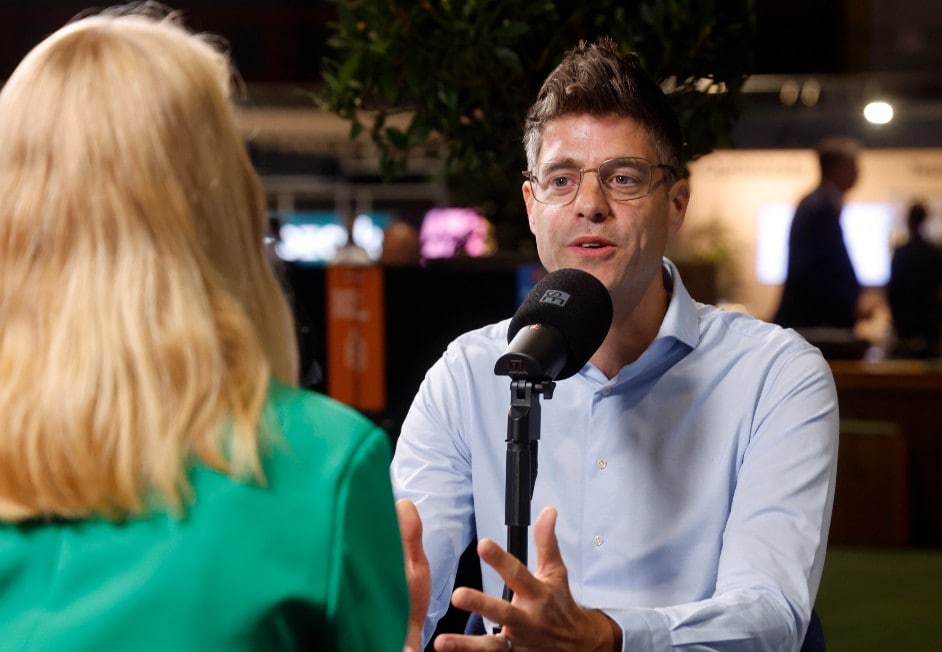 Thomas Rodenburg van de Nederlandse Loterij, in gesprek met Justine Wolters voor de podcast Data Days. Thomas Rodenburg van de Nederlandse Loterij, in gesprek met Justine Wolters voor de podcast Data Days. Foto: Ruud Voest