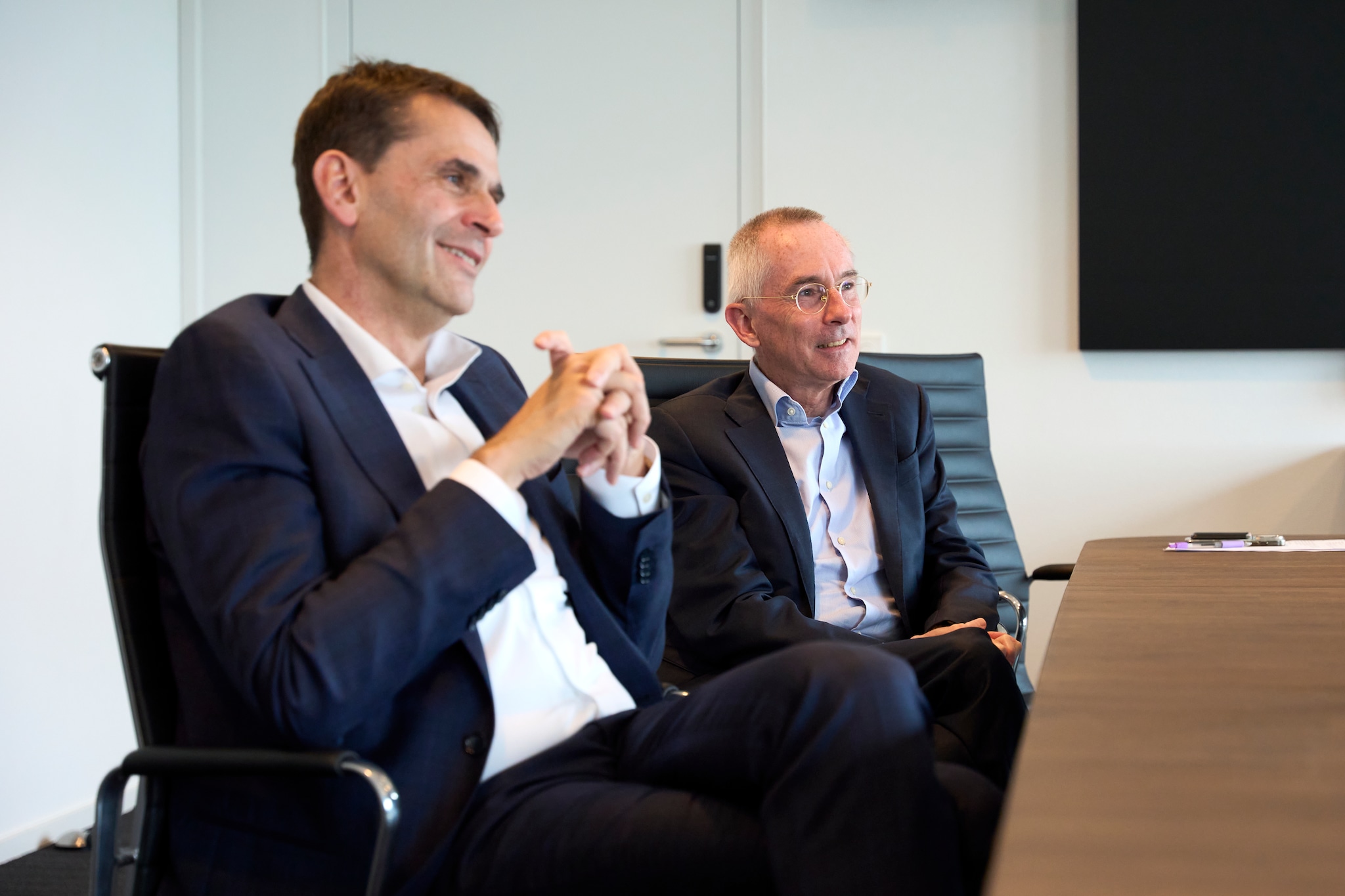 Interview met de ASML-topmannen Christophe Fouquet (links) en Roger Dassen. Foto: Thijn Vorstenbosch/DCI Media