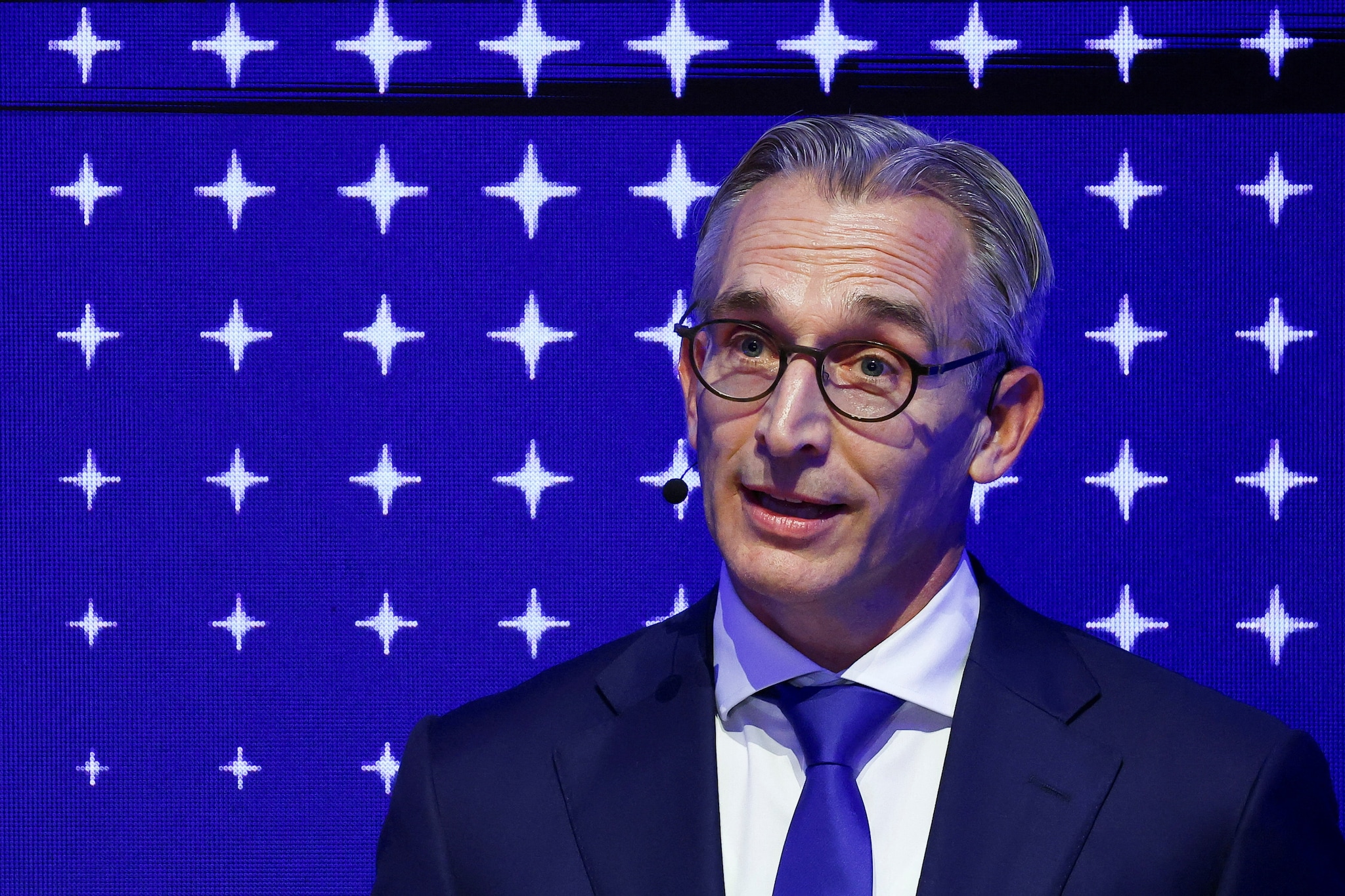 Philips CEO Roy Jakobs speaks at the official opening of the new global Philips Headquarters in Amsterdam, Netherlands, October 16, 2025. REUTERS/Piroschka van de Wouw Philips-CEO Roy Jakobs aan het woord tijdens de opening van het nieuwe internationaal hoofdkantoor van Philips. Foto: Reuters.