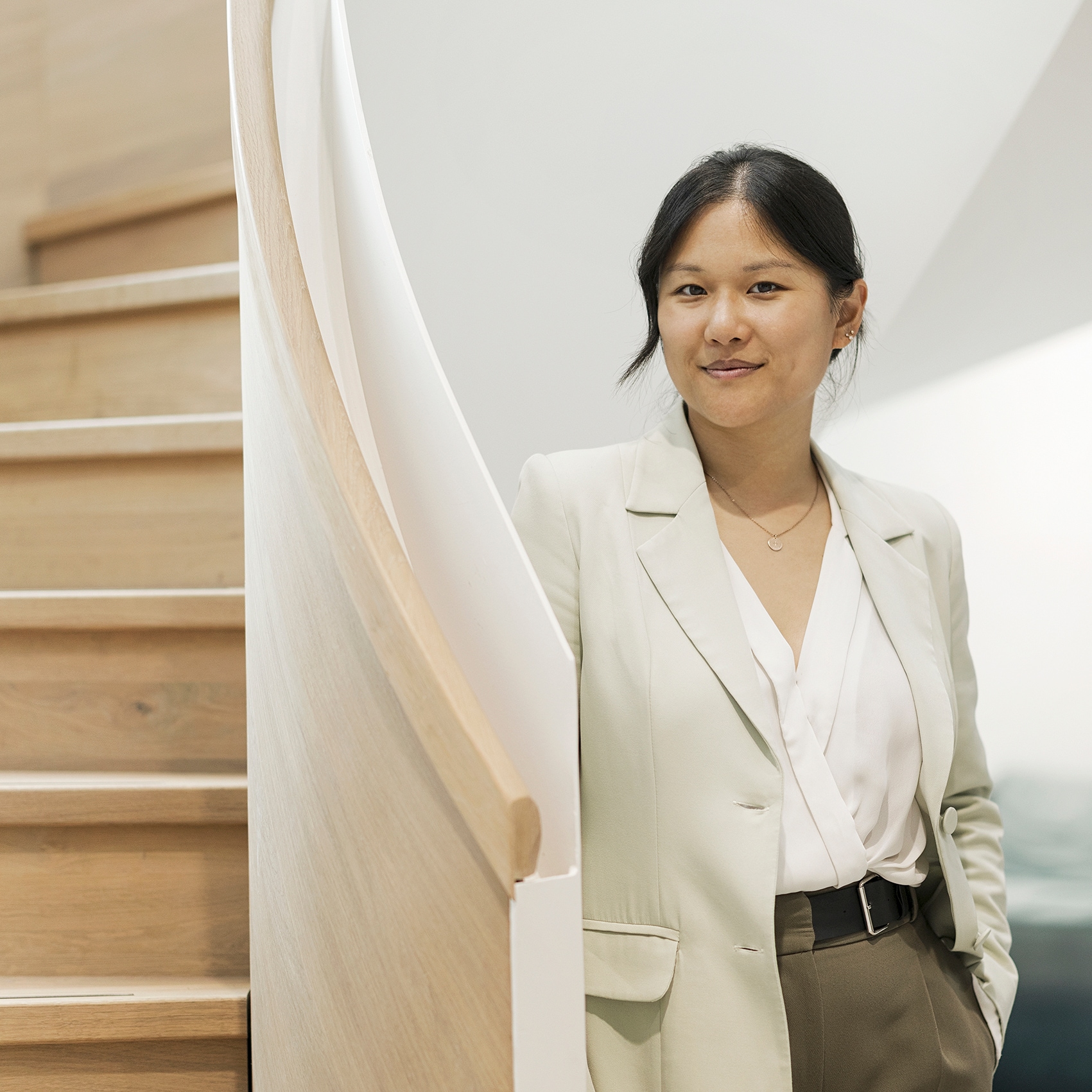 Karen Hao: ‘Bedrijven schroeven hun AI-plannen terug, omdat het fouten maakt.’ Malou van Breevoort