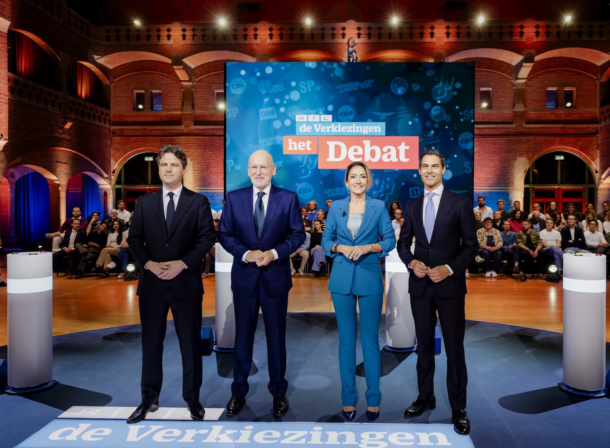 Henri Bontenbal (CDA), Frans Timmermans (GroenLinks-PvdA), Dilan Yesilgöz (VVD) en Rob Jetten (D66) voorafgaand aan het eerste RTL-verkiezingsdebat. Foto: ANP/Sem van der Wal ANP /  ANP