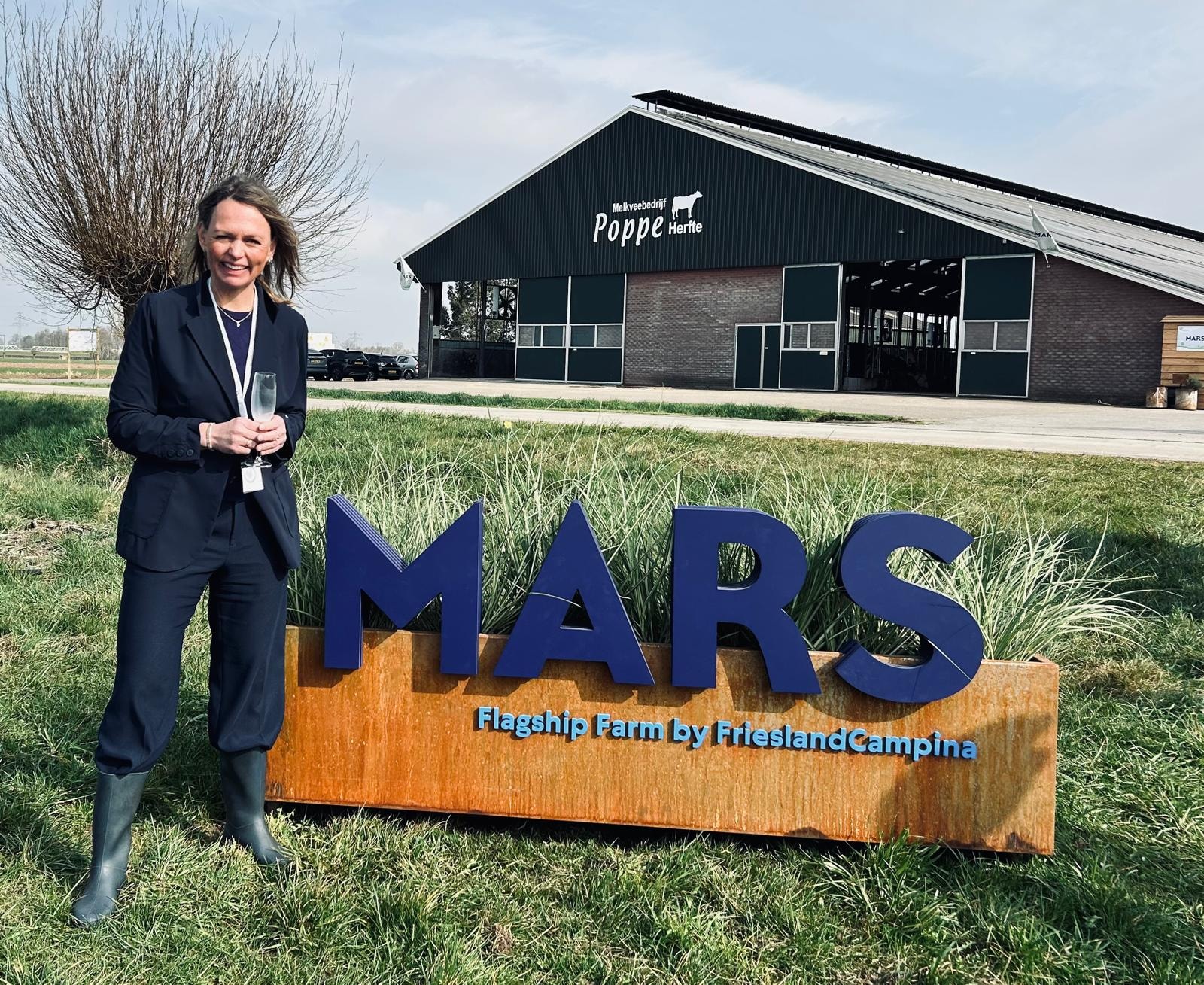 Catrien d'Ancona bij de Flagship Farm van Mars. Foto: Mars Snacking Benelux & ITR Catrien d’Ancona bij de Flagship Farm. Mars Snacking Benelux & ITR