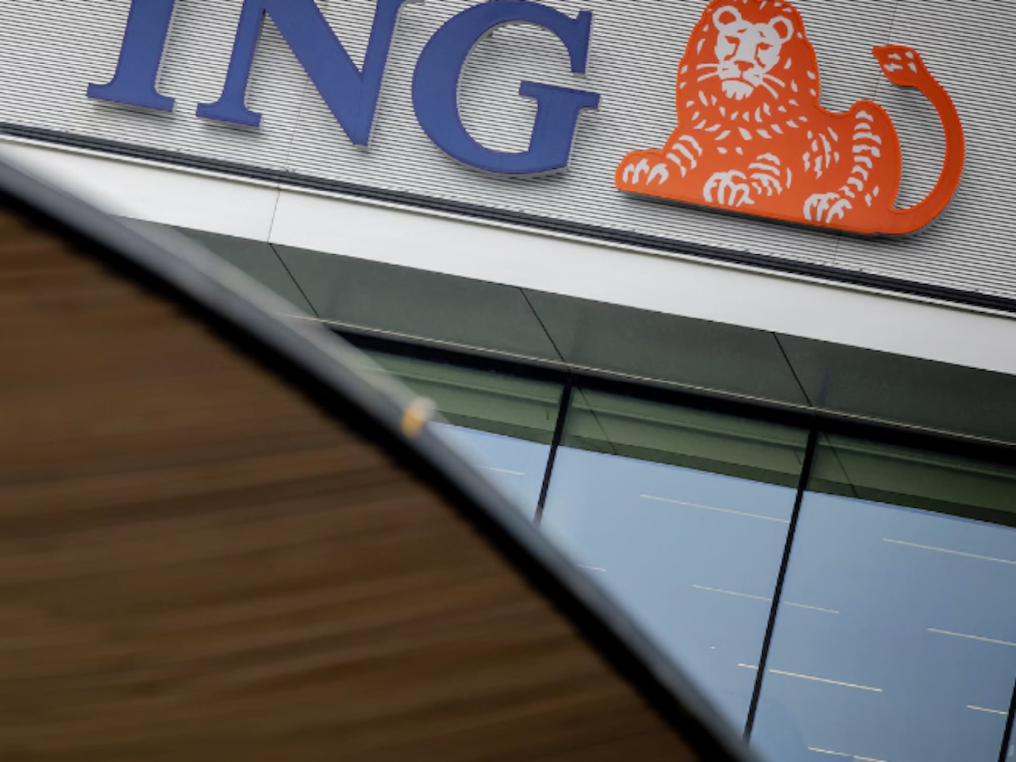 ing verwacht tot eind 2026 bijna duizend banen te schrappen vanwege ai