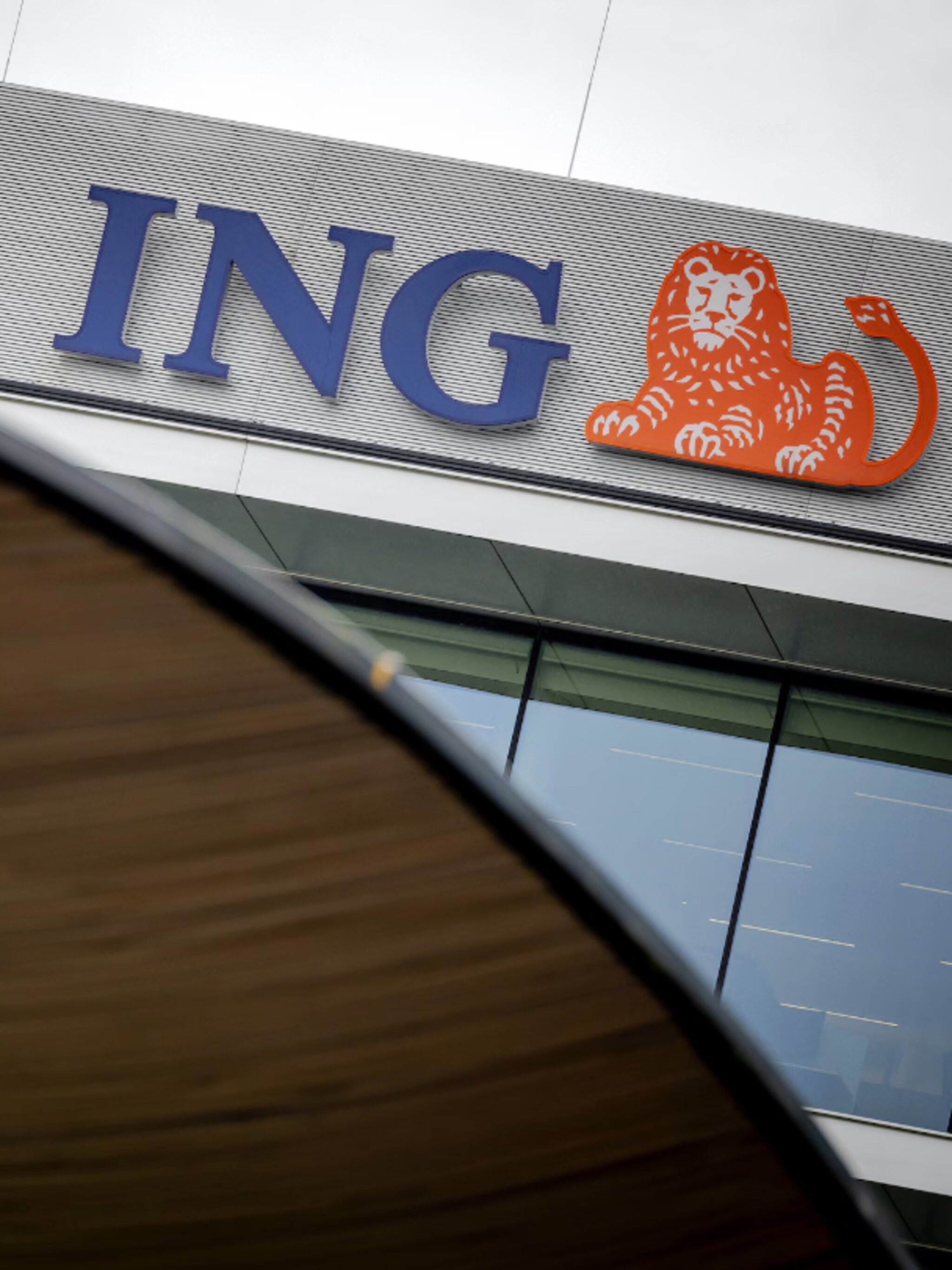 ing verwacht tot eind 2026 bijna duizend banen te schrappen vanwege ai