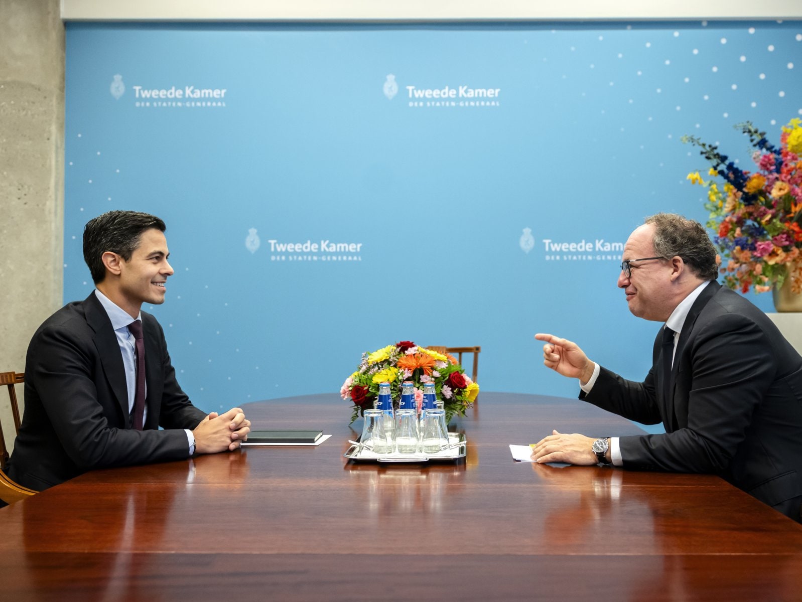 DEN HAAG -  Koolmees heeft een aantal fractievoorzitters uitgenodigd voor een eerste gesprek. De kabinetsformatie gaat van start, nu bekend is hoe de zetels verdeeld zullen worden over de partijen. ANP REMKO DE WAAL Verkenner Wouter Koolmees ontvangt Rob Jetten (D66) want: de kabinetsformatie is van start gegaan. Foto: ANP