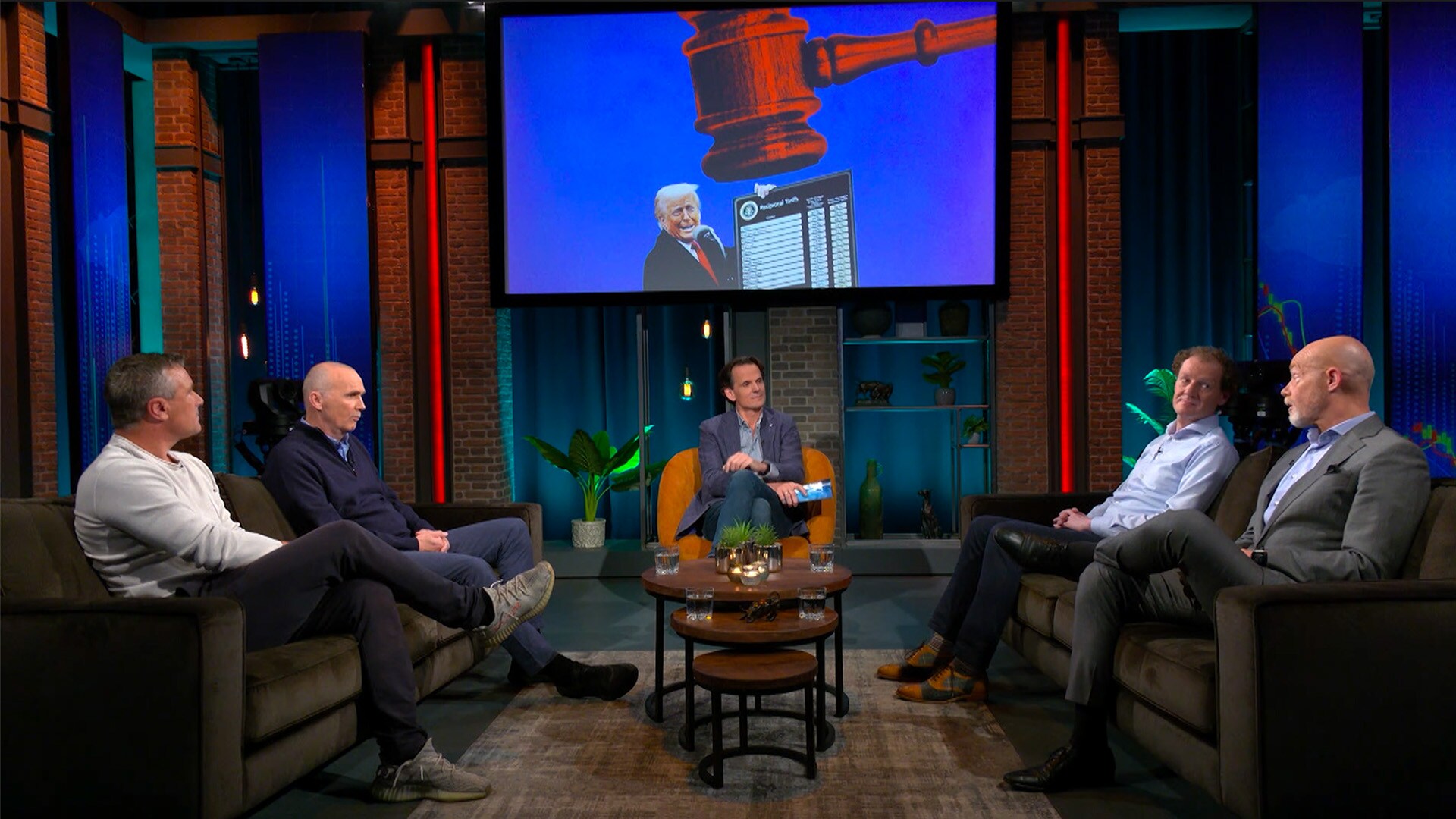 Bulls & Bears - studio
 Bulls & Bears aflevering 8, met Hildo Laman, Corné van Zeijl, Pim Bertens en Peter Siks.