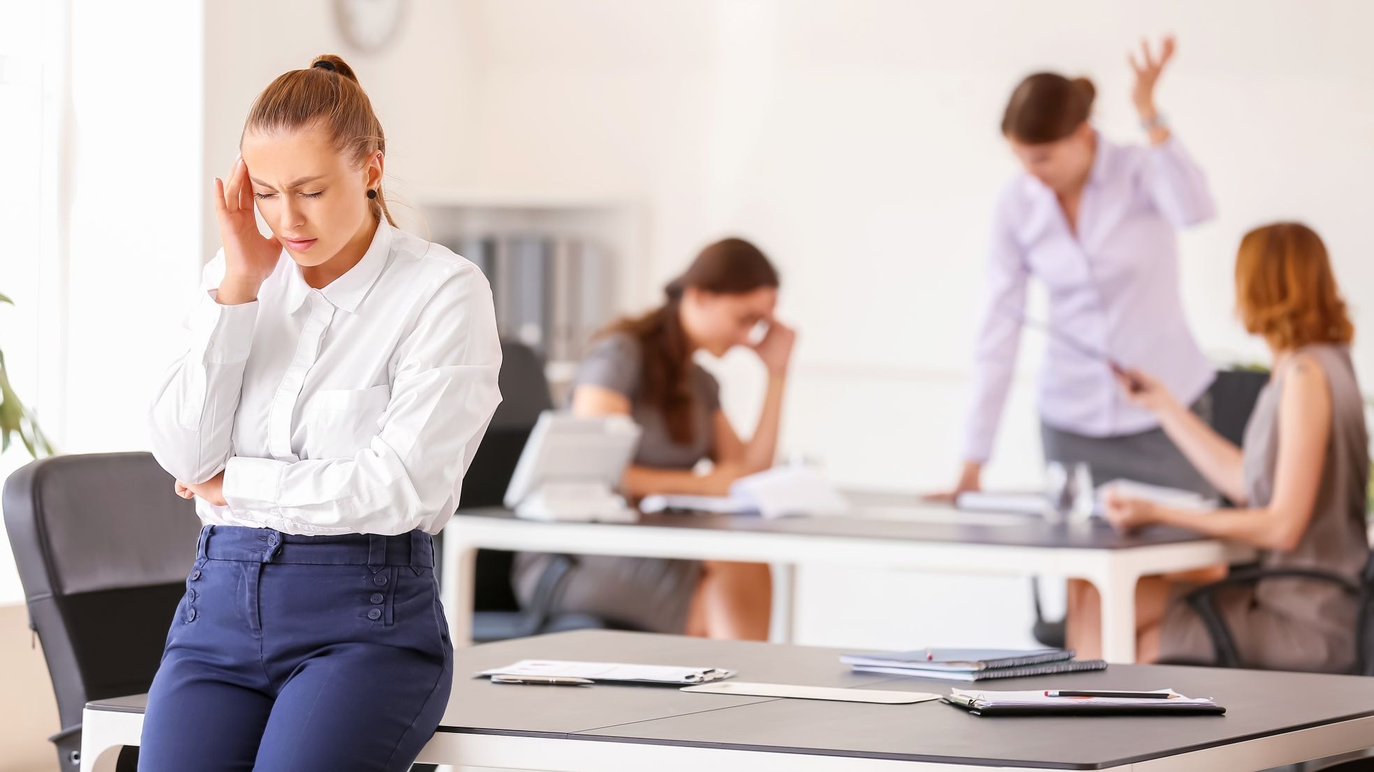 Steeds meer werknemers ergeren zich aan een te luide werkomgeving. Steeds meer werknemers ergeren zich aan een te luide werkomgeving. Foto: Shutterstock