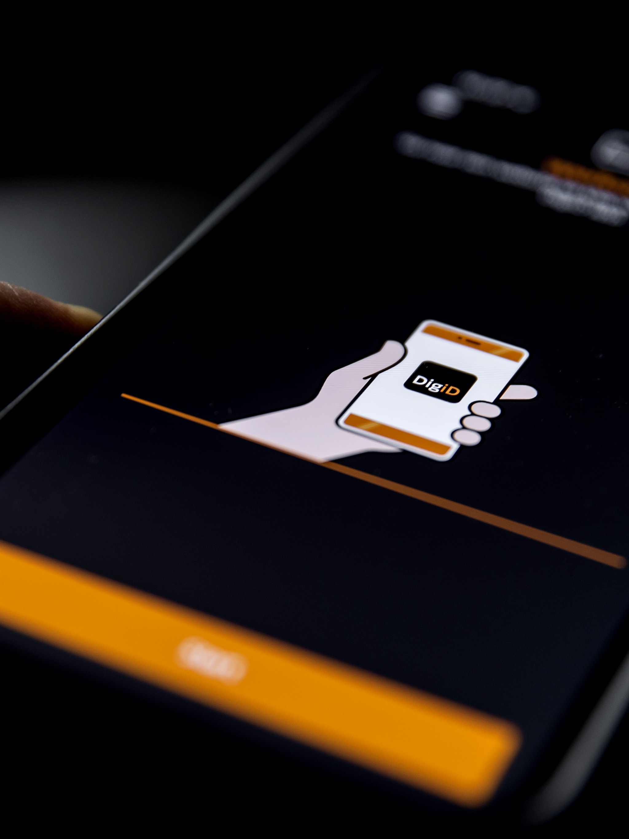 arnoud groot nederland geeft digitale kroonjuwelen uit handen