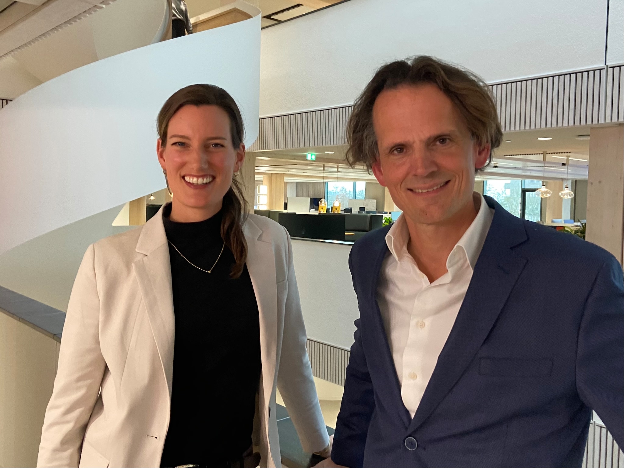 Hedwig Sietsma met Gerben van Driel. Foto: Businesswise Hedwig Sietsma (Fugro) met Move on Up-presentator Gerben van Driel. Foto: Businesswise