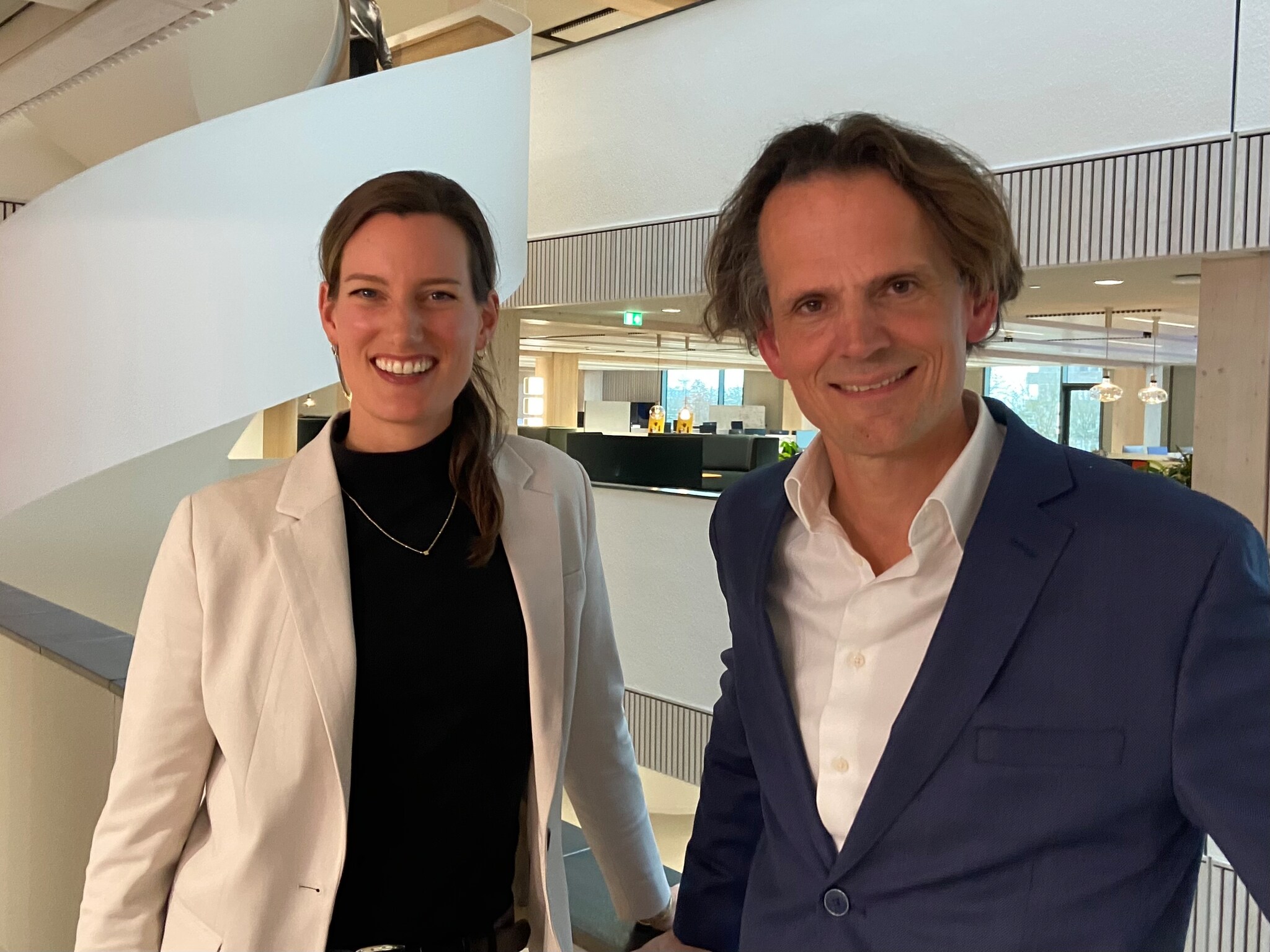 Hedwig Sietsma met Gerben van Driel. Foto: Businesswise Hedwig Sietsma (Fugro) met Move on Up-presentator Gerben van Driel. Foto: Businesswise