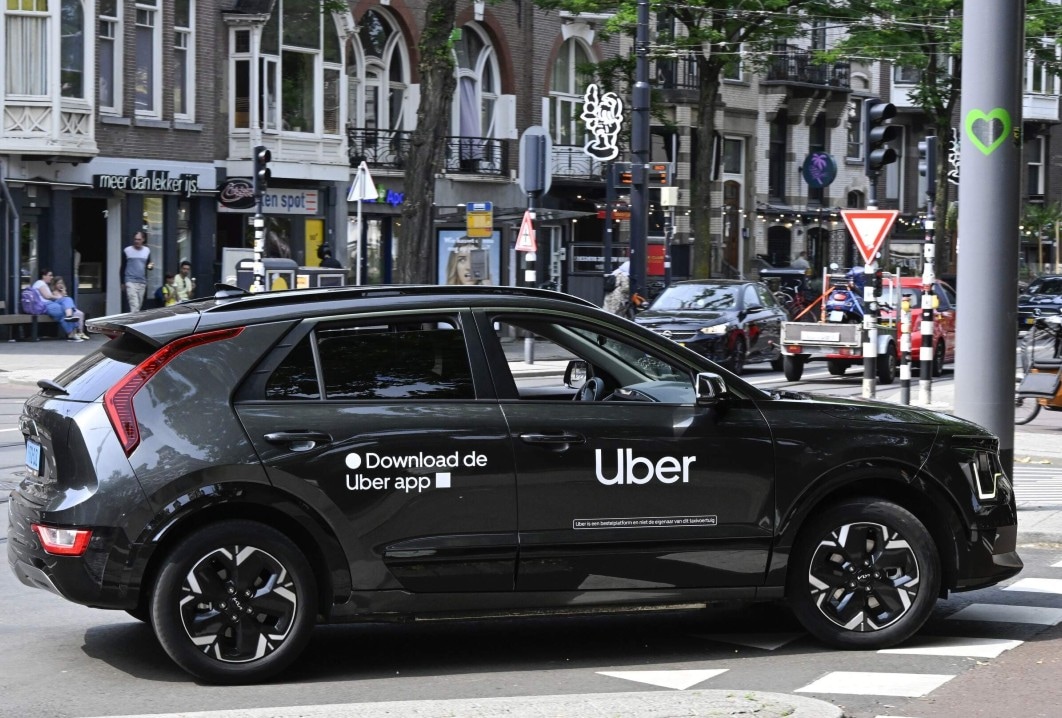 Een Uber-taxi in Amsterdam. Een van de vele Uber-taxi’s in Amsterdam. Foto: ANP.