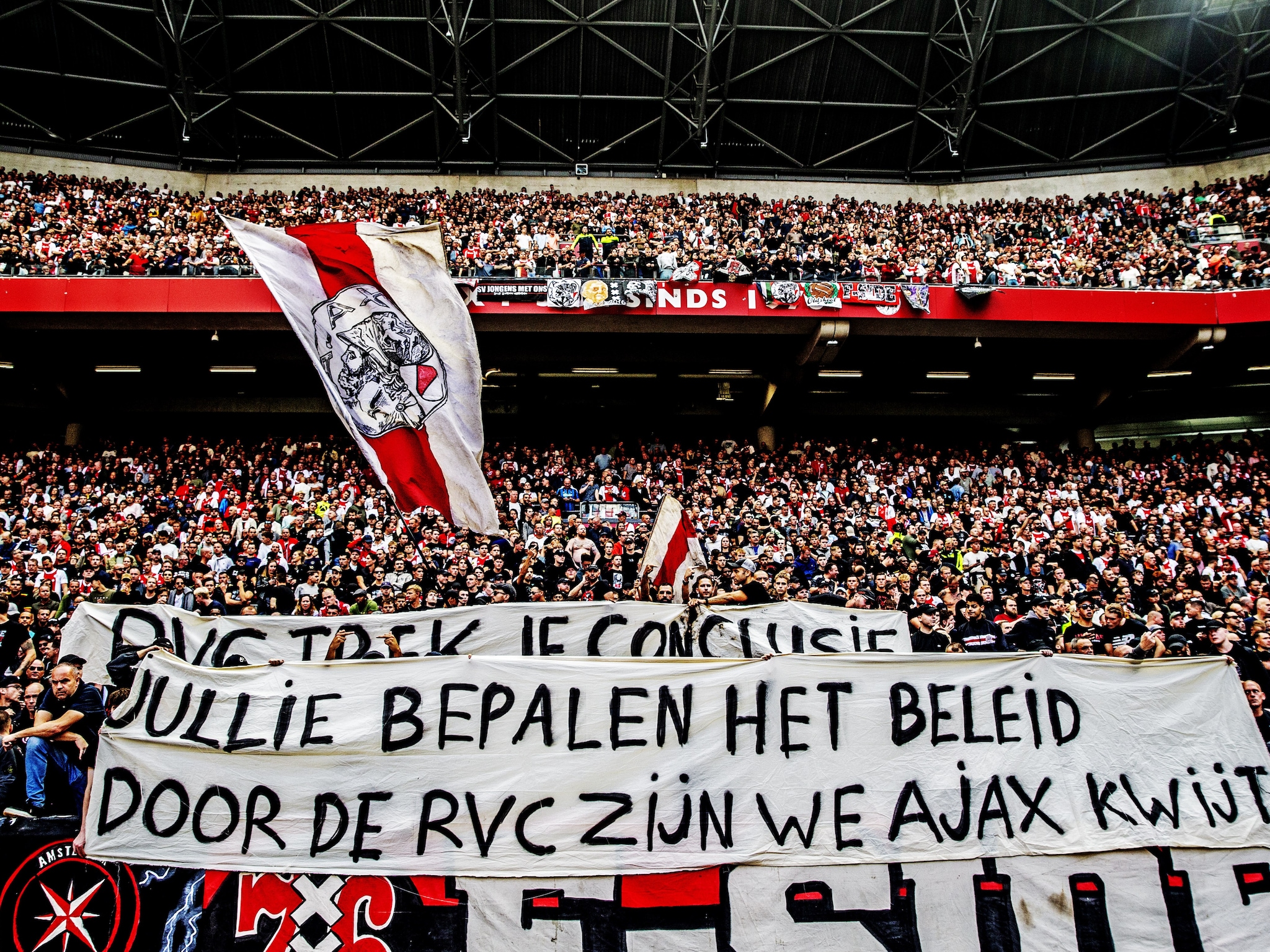 ajax bestuurscrisis wat adviseren experts om het op te lossen