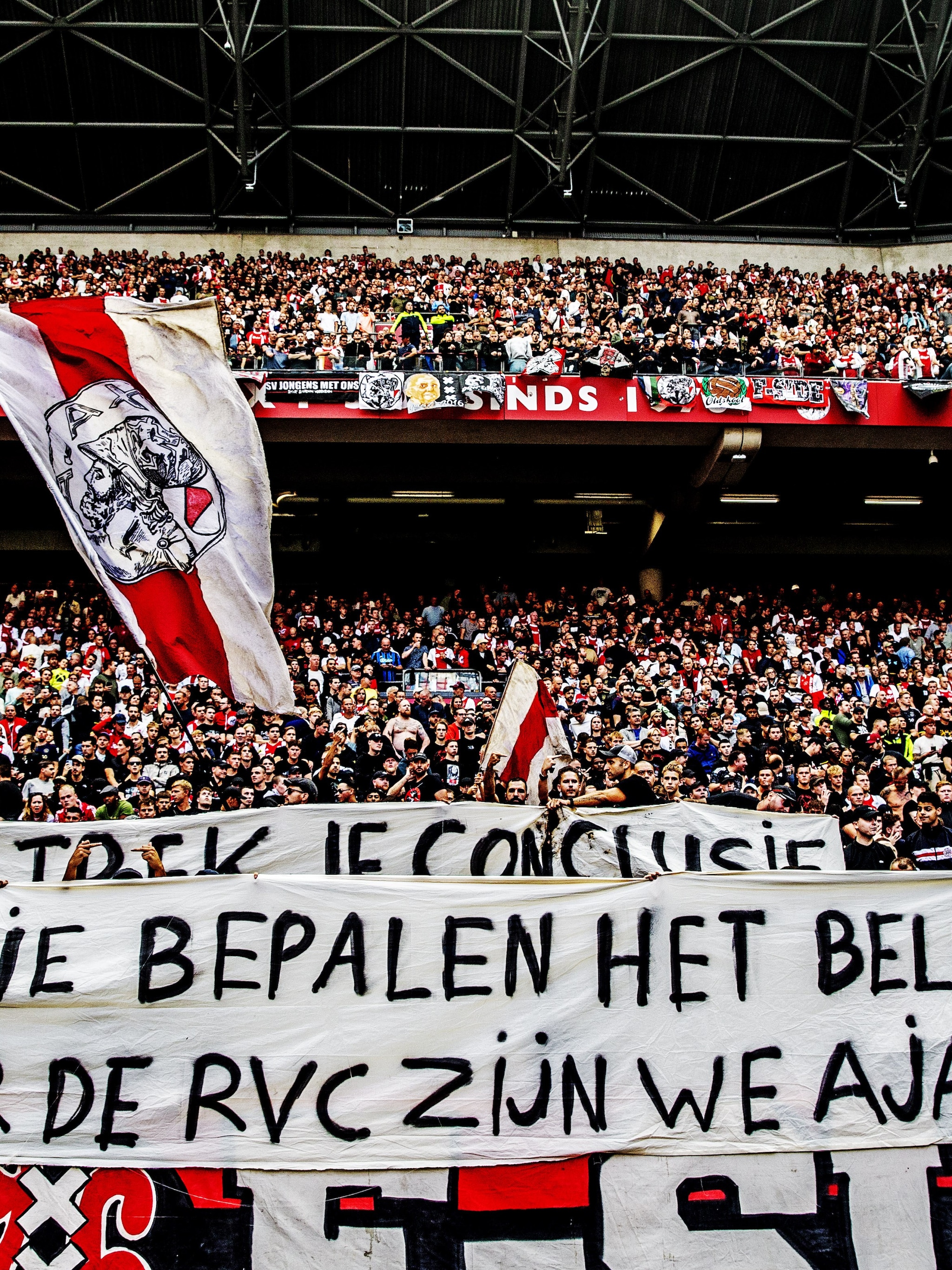 ajax bestuurscrisis wat adviseren experts om het op te lossen