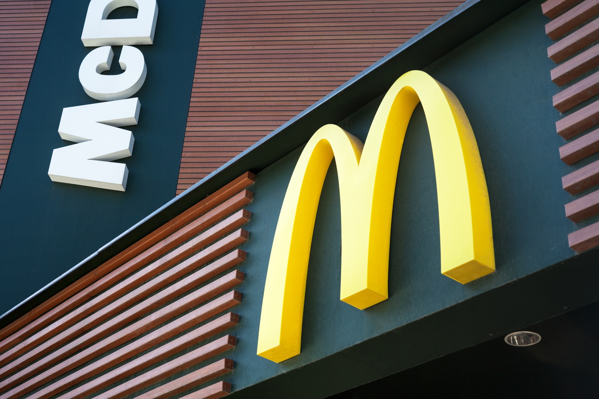 Het McDonaldslogo met geel en groen. Foto: 8th.creator/Shutterstock Het McDonaldslogo met geel en groen. Foto: 8th.creator/Shutterstock