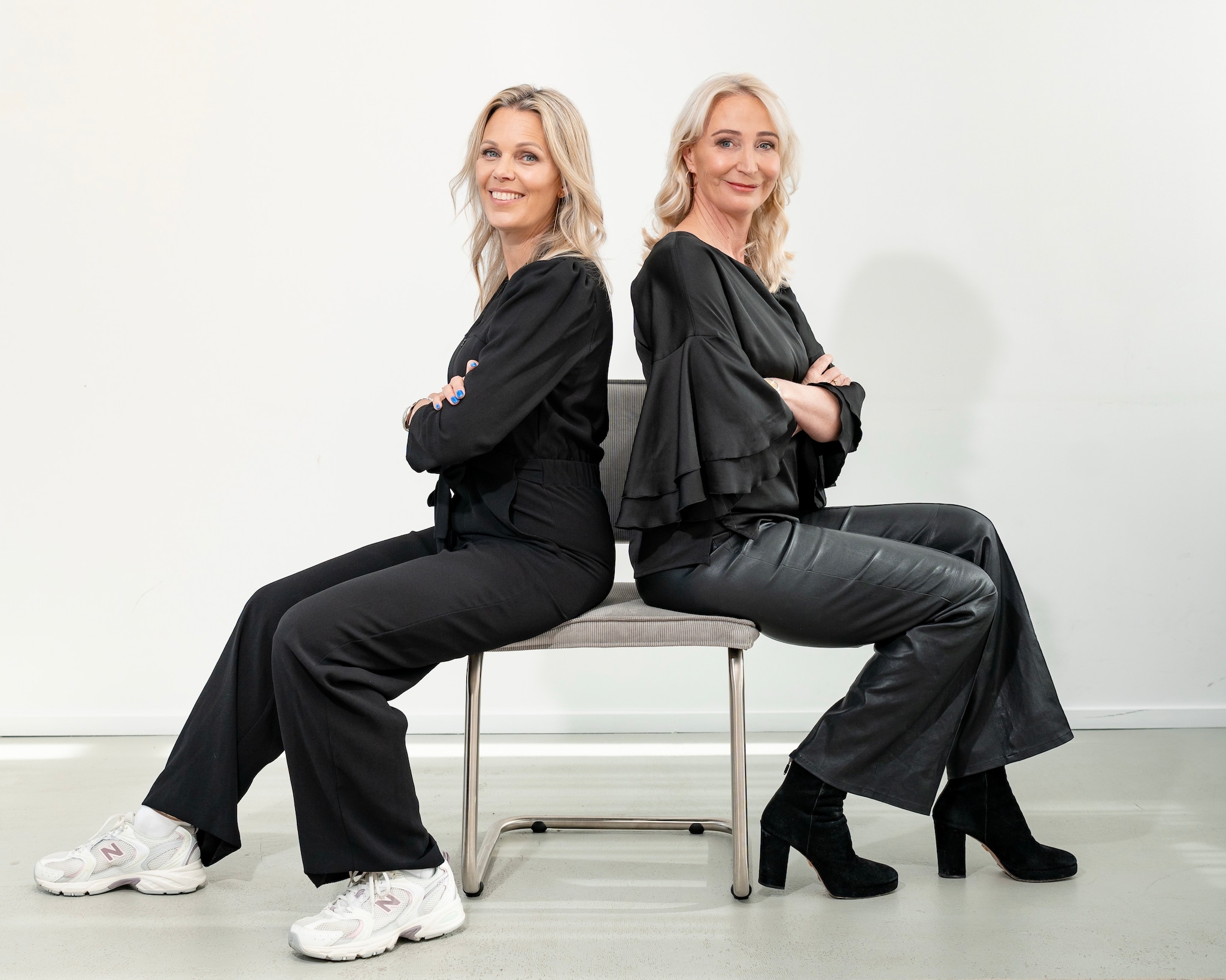 Nadia van der Vlies (links) en Anne de Jong van NONONS. Foto: Milenka Backx