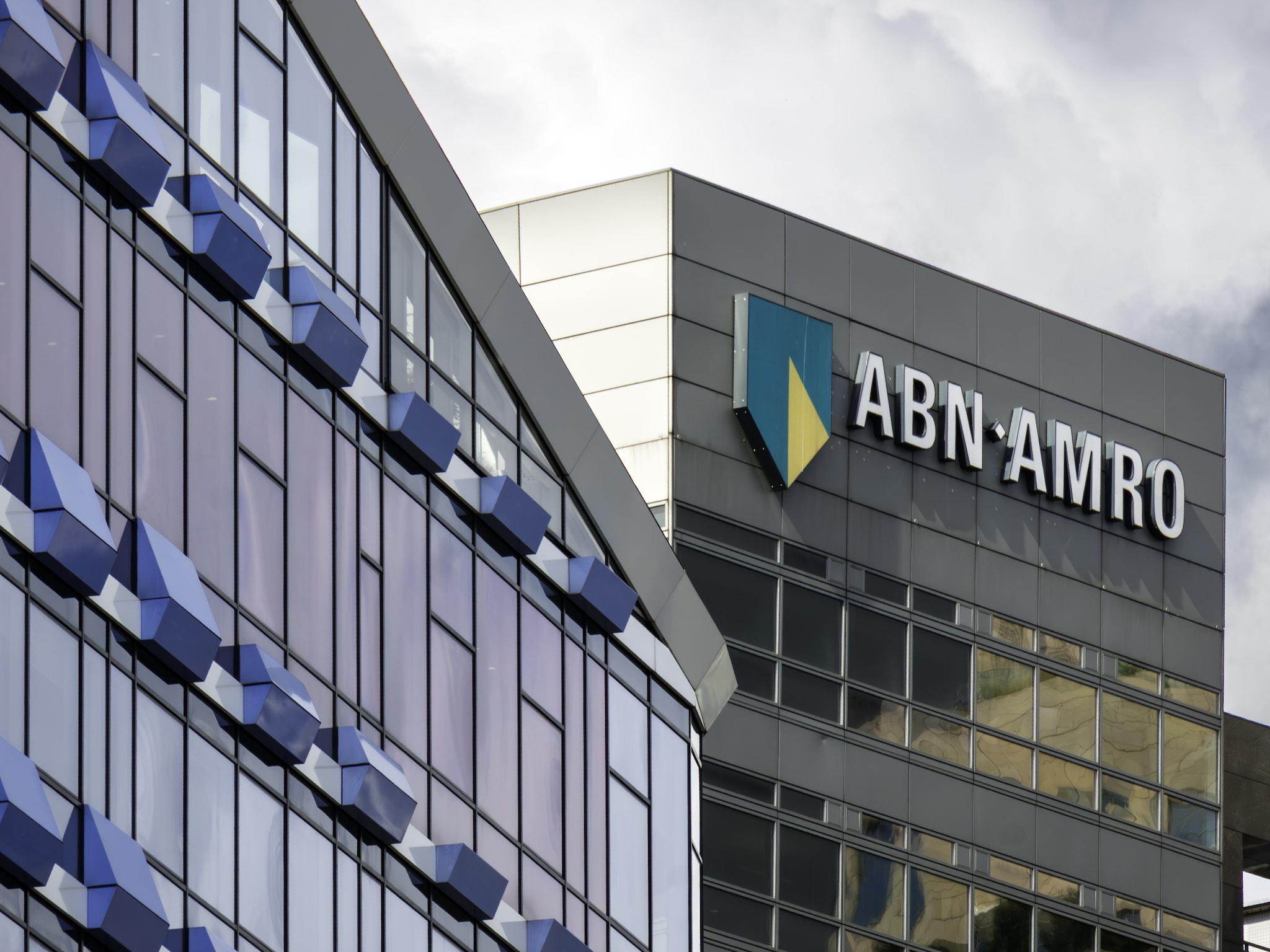 ondersteund personeel dupe van reorganisatie bij abnamro door ai