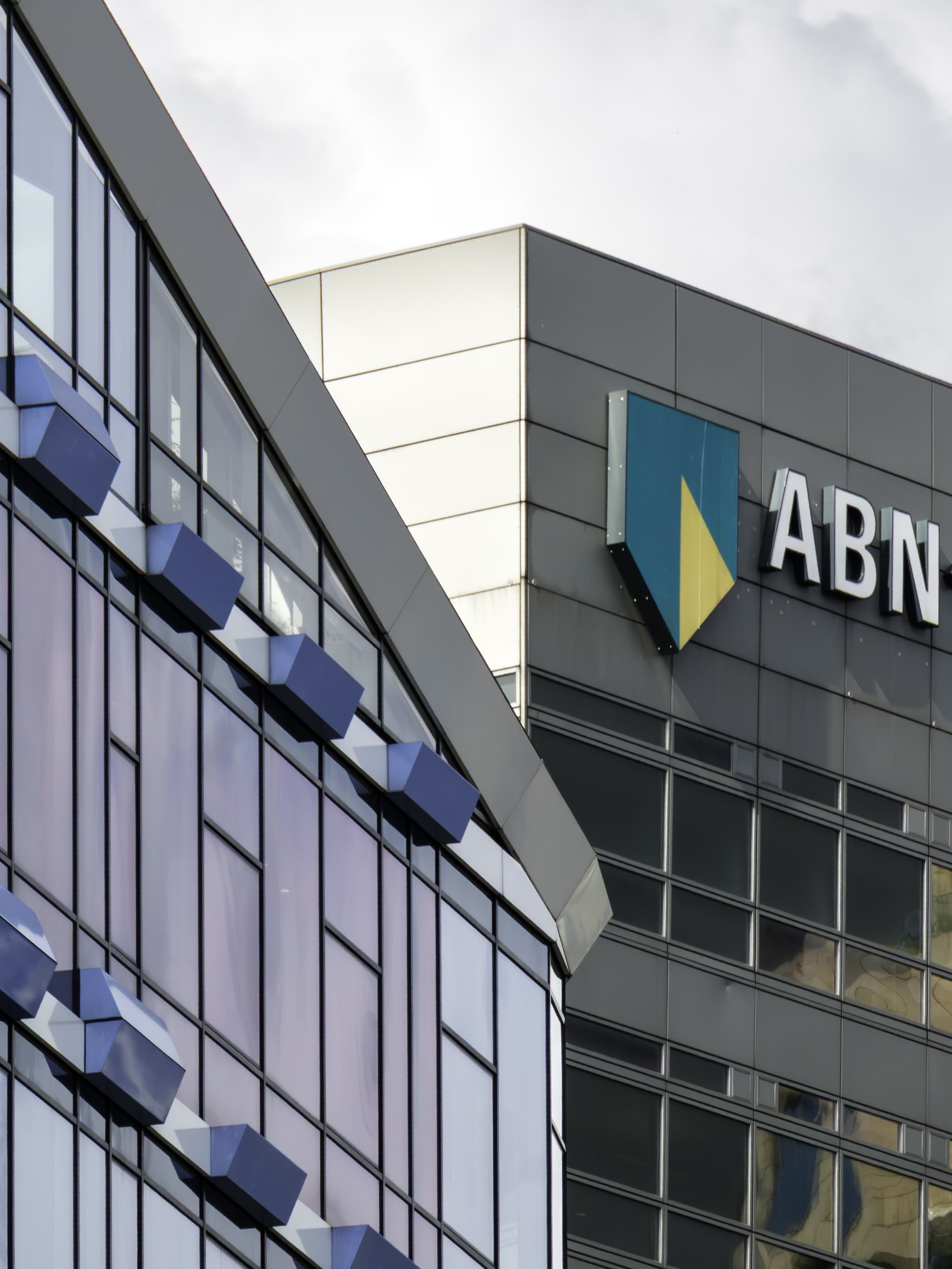ondersteund personeel dupe van reorganisatie bij abnamro door ai