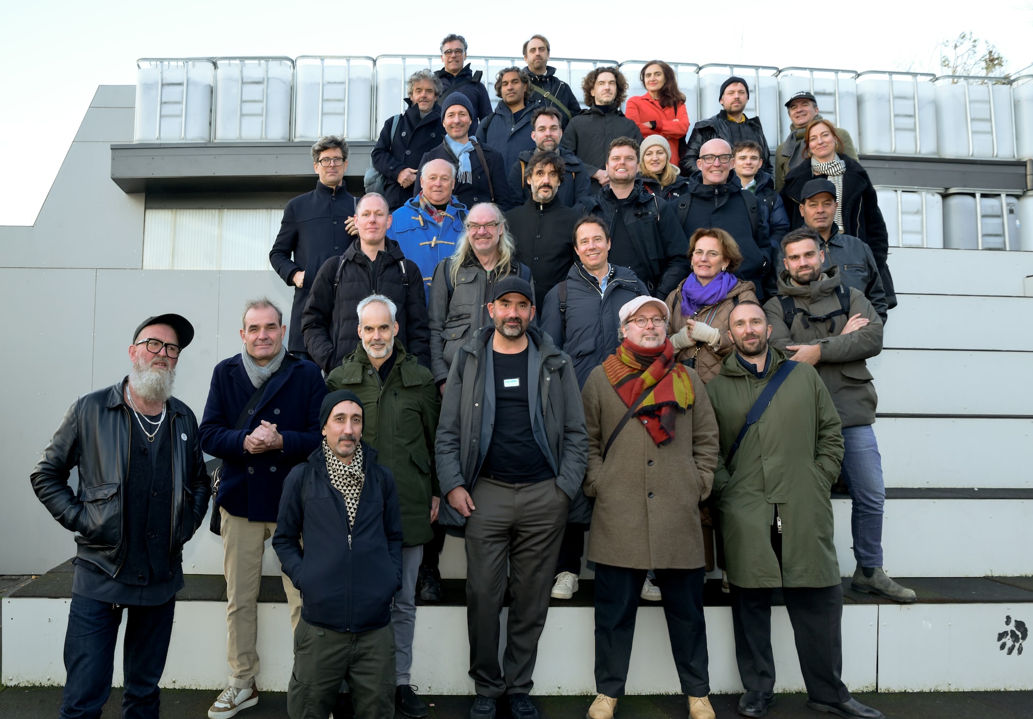 de architecten op de locatie waar over een tijdje het achtste wereldwonder gebouwd gaat worden THIEMIHIGASHI