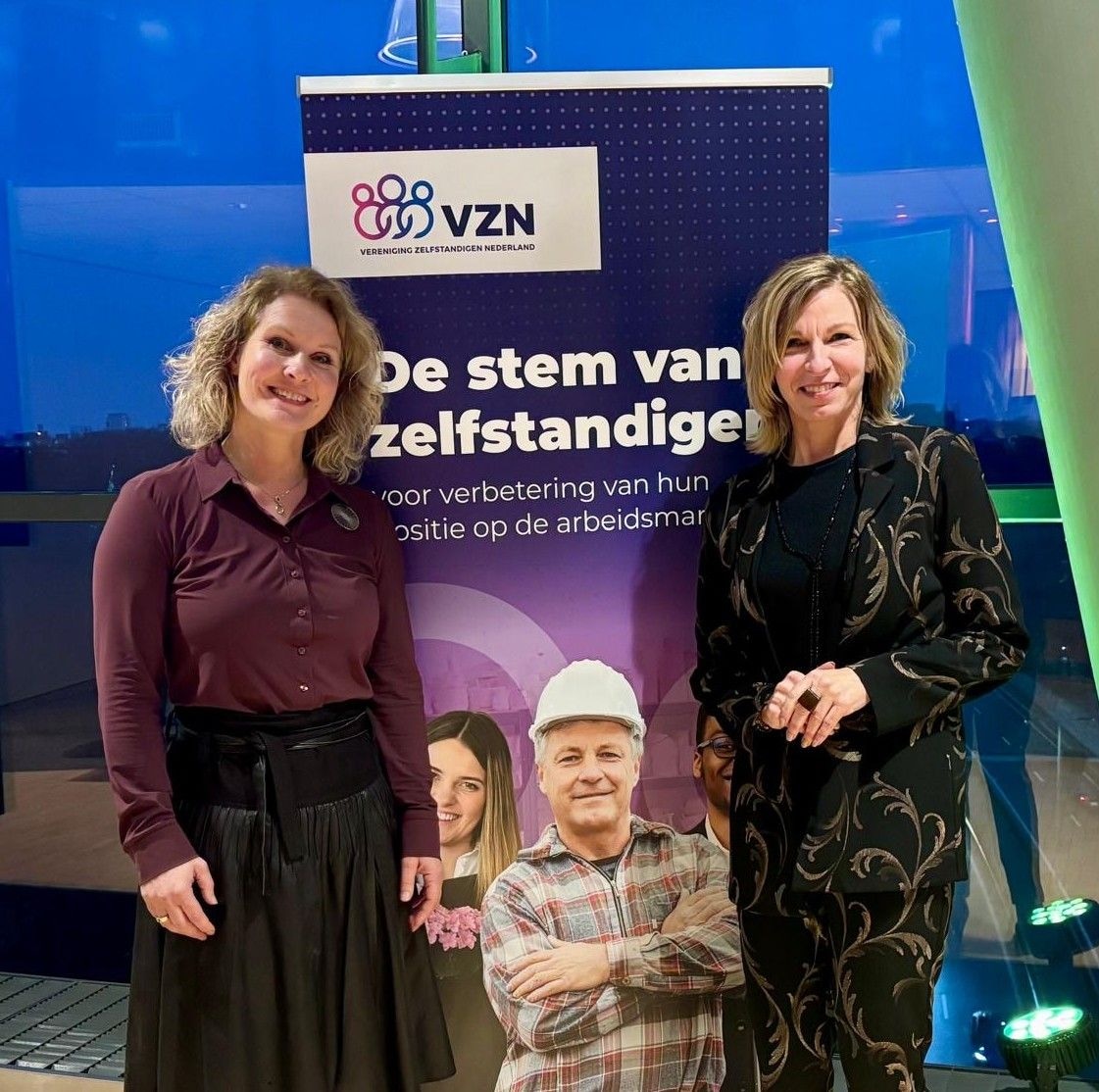 Cristel van de Ven vertekt bij VZN als voorzitter en draagt het over aan Connie Maathuis. Foto: VZN Cristel van de Ven vertrekt bij VZN als voorzitter en draagt het over aan Connie Maathuis (r). Foto: VZN