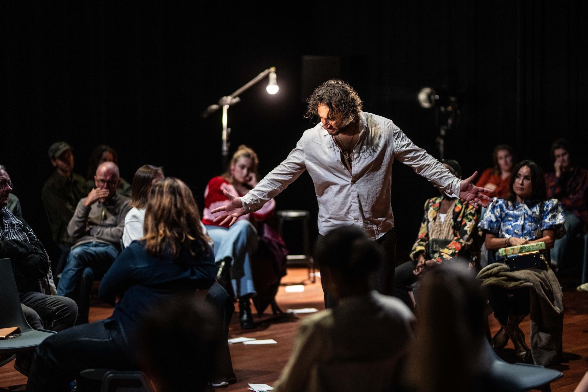 De theatervoorstelling Denkend aan Holland. Foto: Bart Grietens De theatervoorstelling Denkend aan Holland. Foto: Bart Grietens