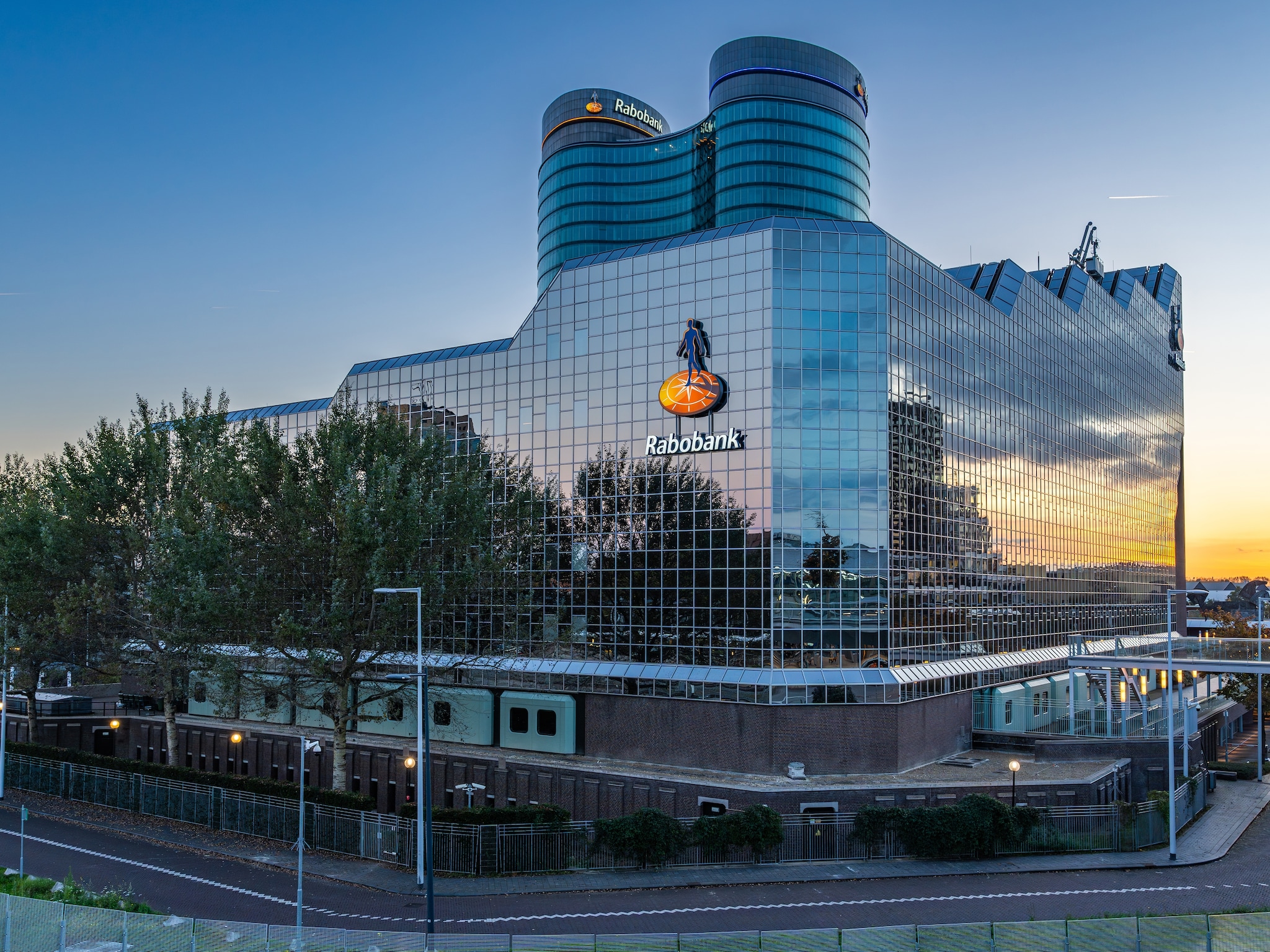 groot amsterdam en brainport eindhoven deze regio s moeten voor economische groei gaan zorgen in 2026