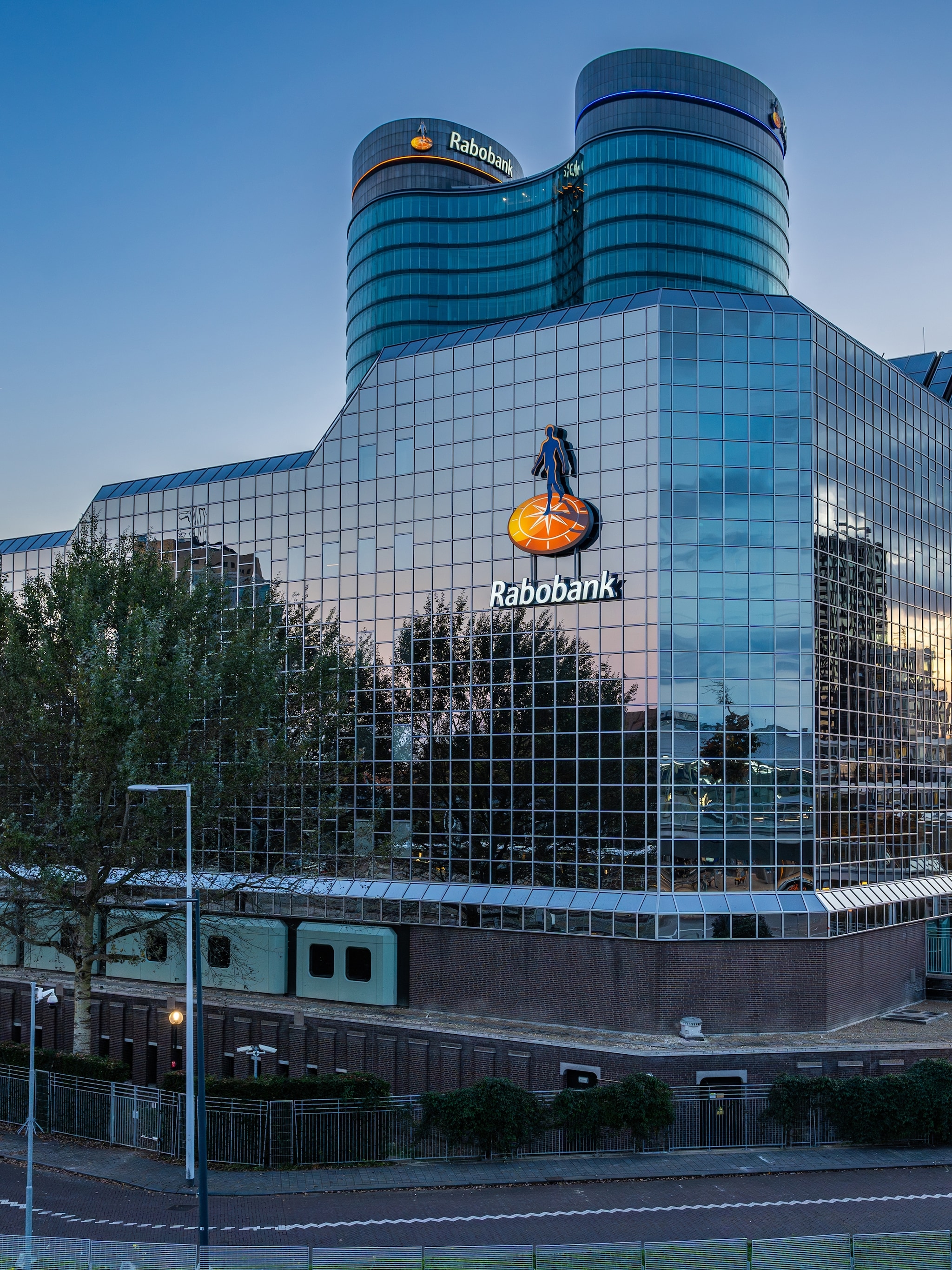 groot amsterdam en brainport eindhoven deze regio s moeten voor economische groei gaan zorgen in 2026