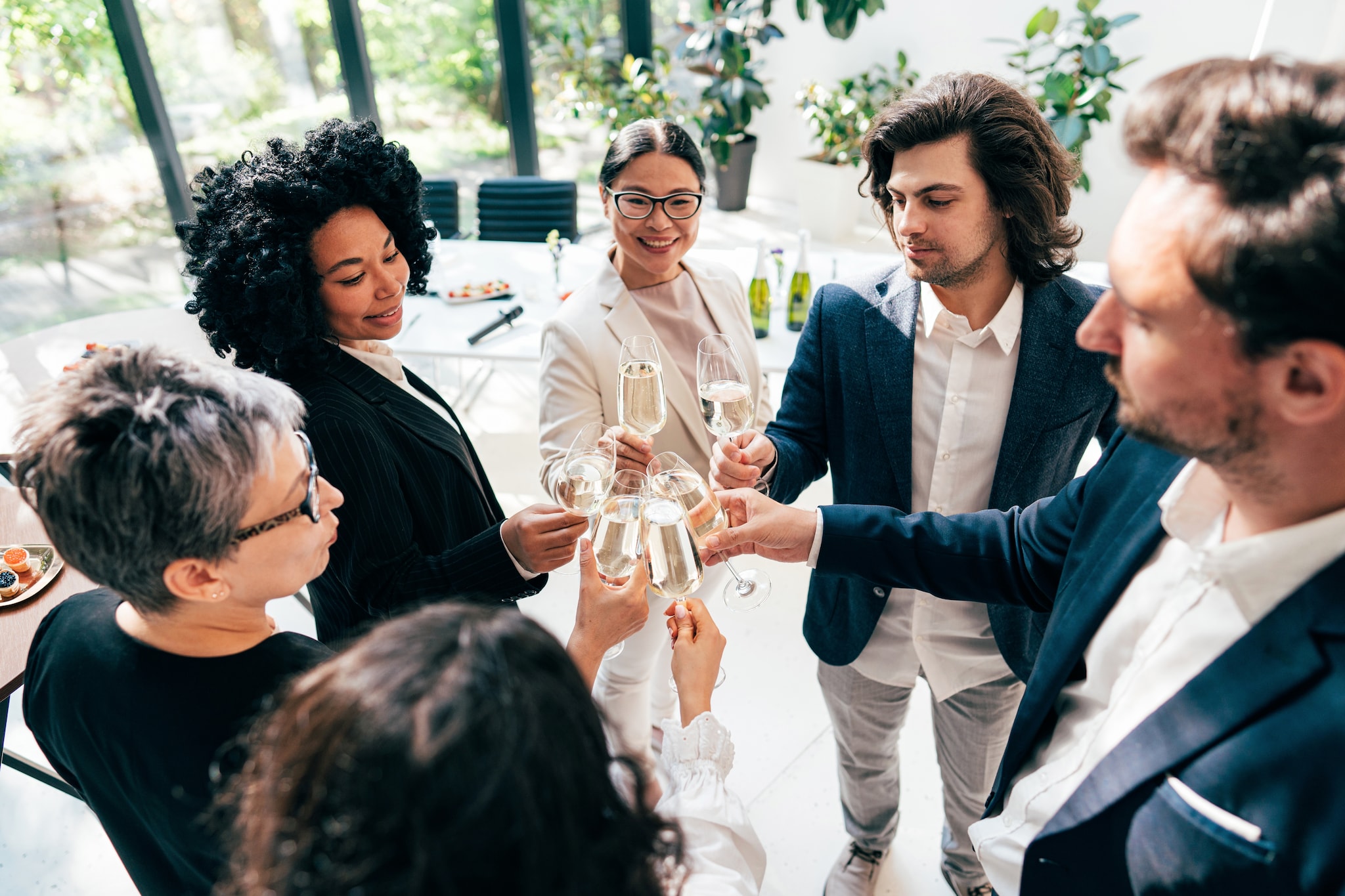 De etiquettegids voor de nieuwjaarsborrel. Foto: Shutterstock De etiquettegids voor de nieuwjaarsborrel. Foto: Shutterstock