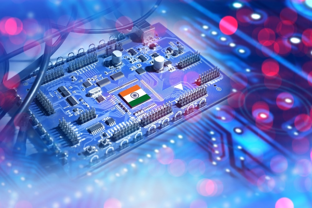 Microprocessor with India flag. Computer chip. PCB close-up. Concept for microprocessor production in India. Digital board being tested. Indian semiconductor industry. Motherboard made in India Microprocessor met de vlag van India. Foto: Shutterstock