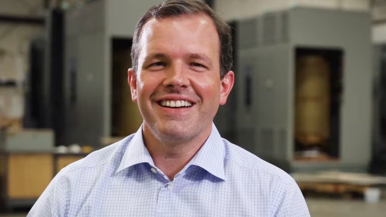 Graham Walker, vertrekkend CEO bij Fibrebond, verraste zijn personeel rond de feestdagen met miljoenen aan bonussen. Graham Walker, vertrekkend CEO bij Fibrebond, verraste zijn personeel rond de feestdagen met miljoenen aan bonussen. Foto: The Wallstreet Journal.