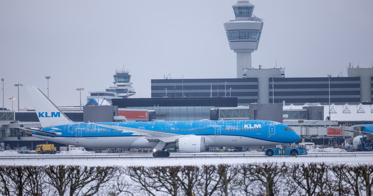 Kritiek op Schiphol en KLM vanwege sneeuw: 'Leiderschap vraagt om zichtbaarheid, juist als je het an