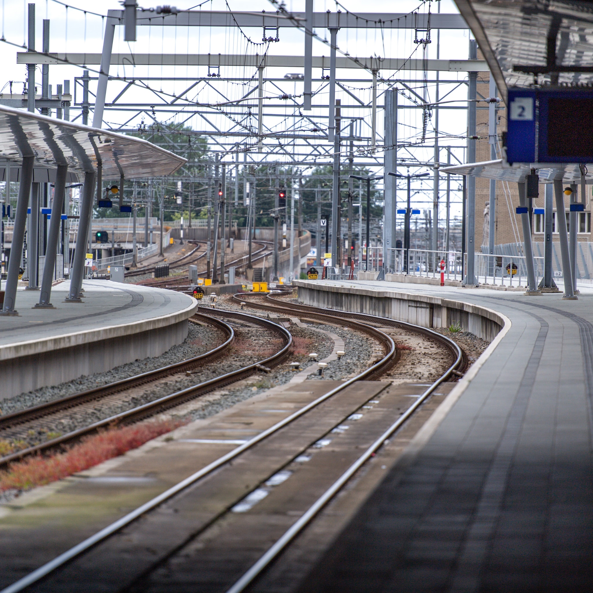 bij stroomuitval staan treinen direct stil dit is het noodplan van ns en prorail