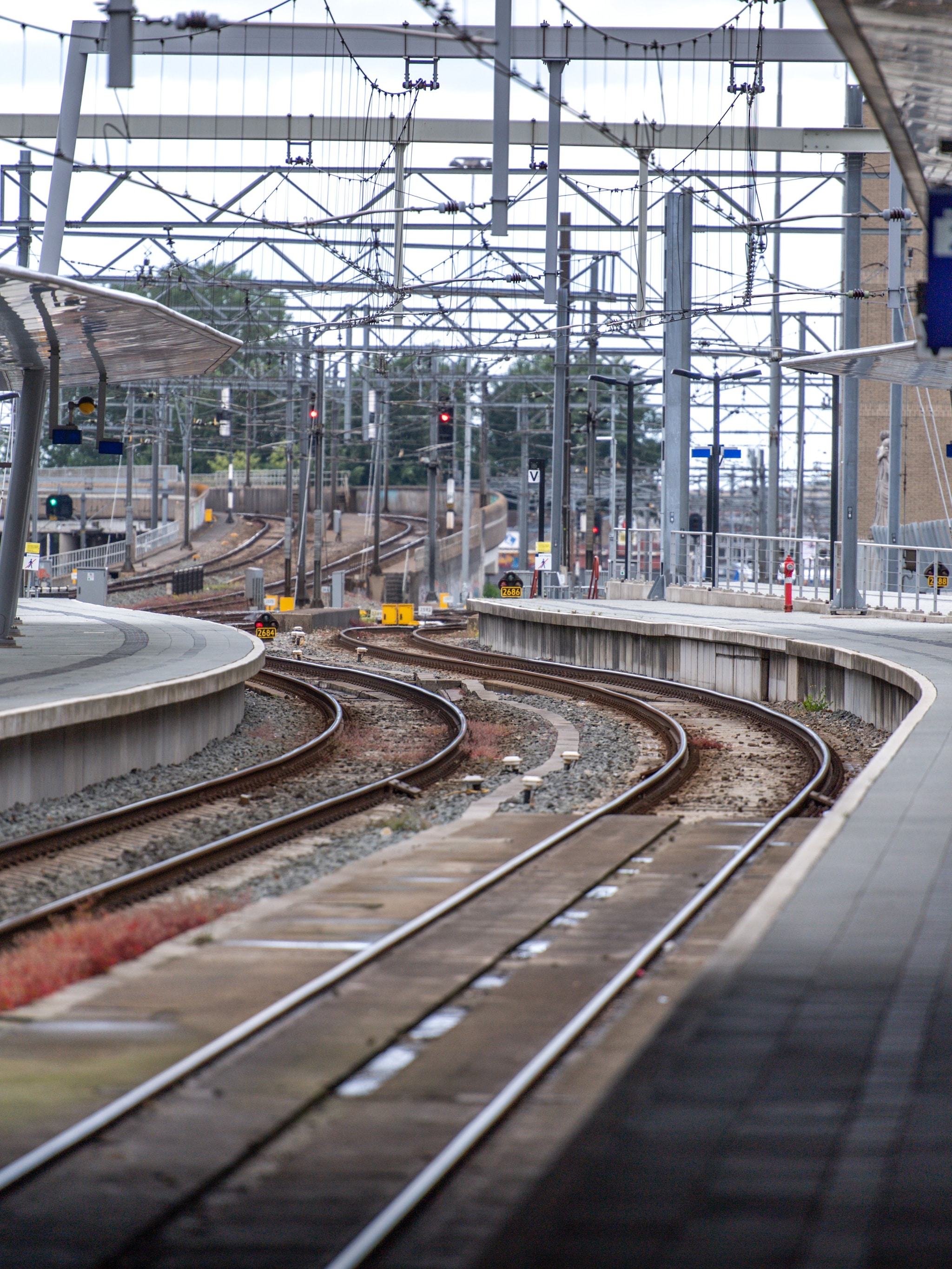 bij stroomuitval staan treinen direct stil dit is het noodplan van ns en prorail