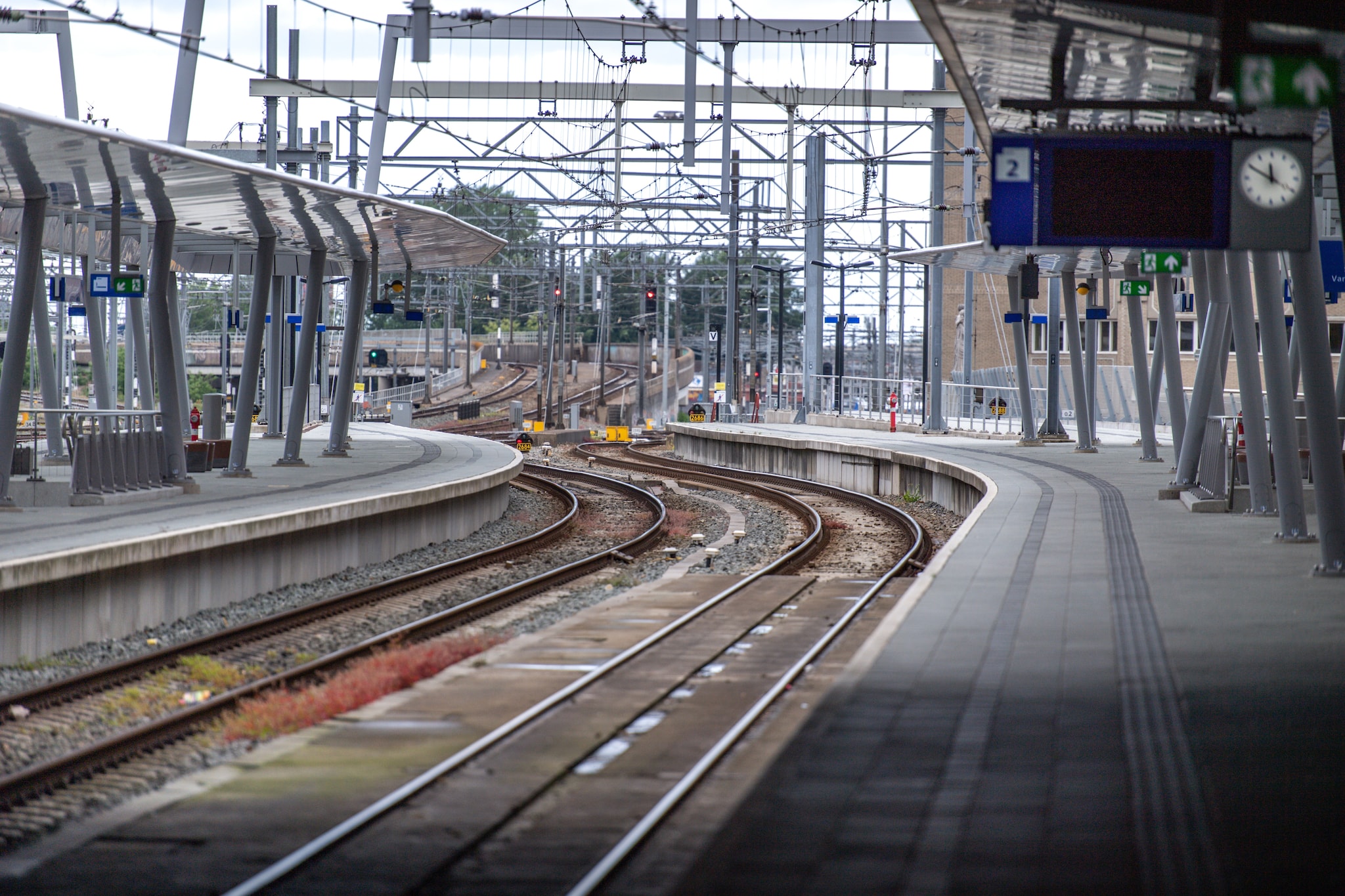 Wanneer Nederland 72 uur zonder stroom komt te zitten zijn treinvervoerders NS en ProRail goed voorbereid op een noodsituatie. Foto:ANP/Venema Media Als Nederland 72 uur zonder stroom komt te zitten zijn NS en ProRail goed voorbereid op een noodsituatie - aldus NS en ProRail. Foto: ANP/Venema Media