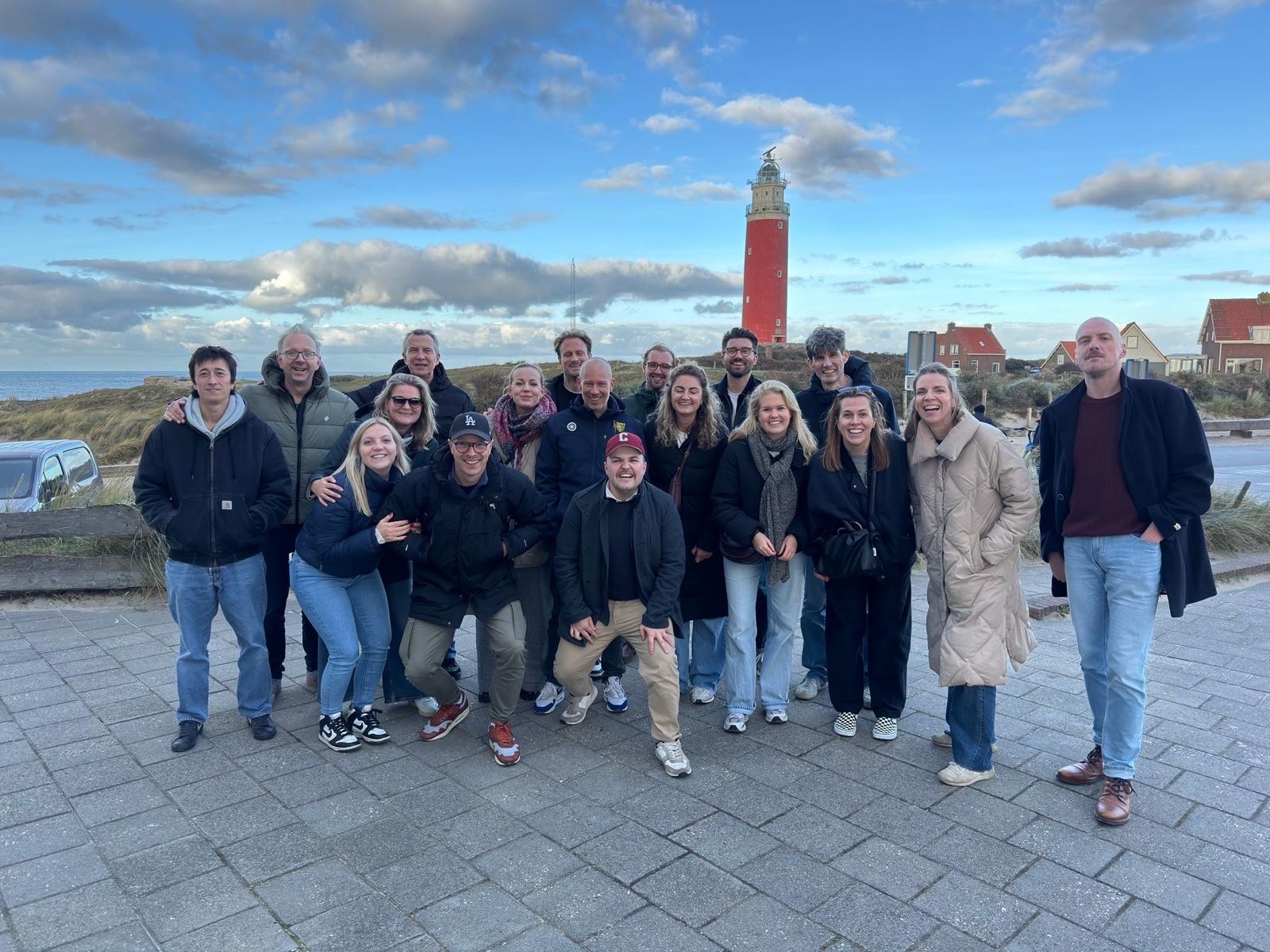 Dit is het team van DPG Zakelijk, waartoe de merken BusinessWise en De Ondernemer behoren. Deze foto is gemaakt tijdens een teamuitje naar Texel (oktober 2025).
 Worden wij jouw nieuwe collega’s?