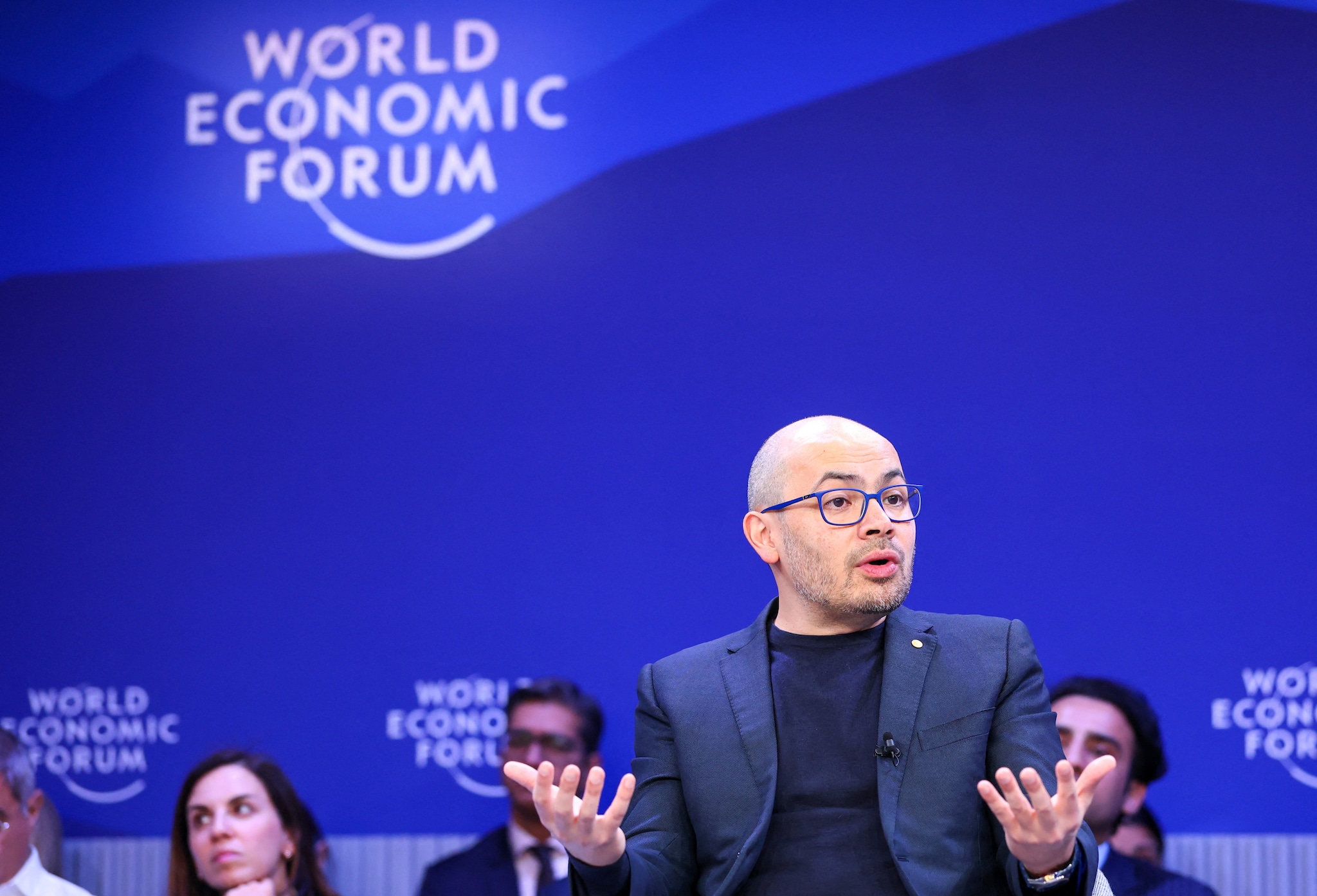 CEO of DeepMind Technologies Demis Hassabis speaks during the 56th annual World Economic Forum (WEF) meeting in Davos, Switzerland, January 20, 2026. REUTERS/Denis Balibouse Dennis Hassabis, CEO van Google’s DeepMind Technologies aan het woord tijdens het World Economic Forum 2026. Foto: Reuters.