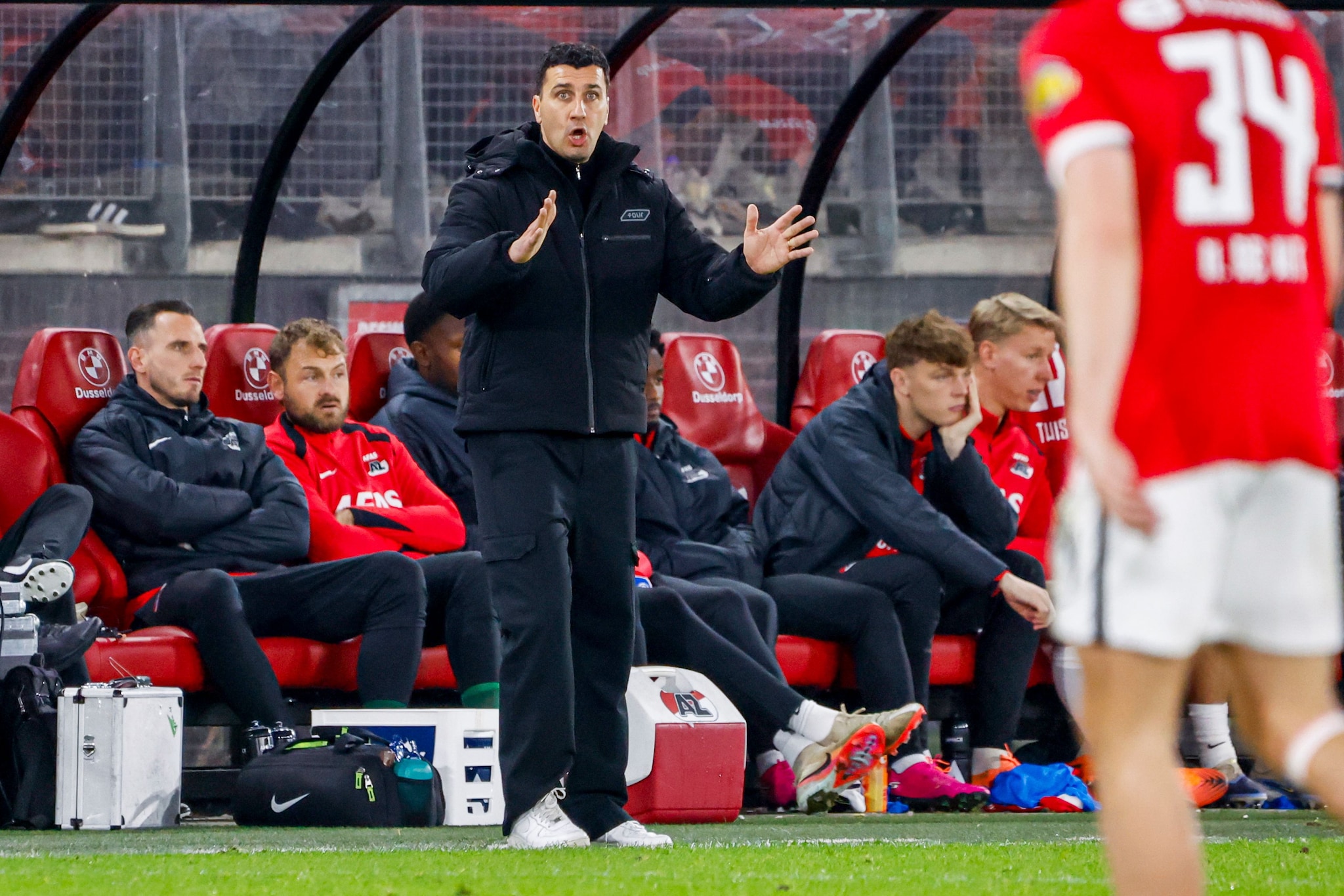 AZ-trainer Maarten Martens werd recent ontslagen bij de club uit Alkmaar na tegenvallende resultaten/ Foto: ANP / REX by Shutterstock AZ-trainer Maarten Martens werd recent ontslagen bij de club uit Alkmaar na tegenvallende resultaten/ Foto: ANP / REX by Shutterstock