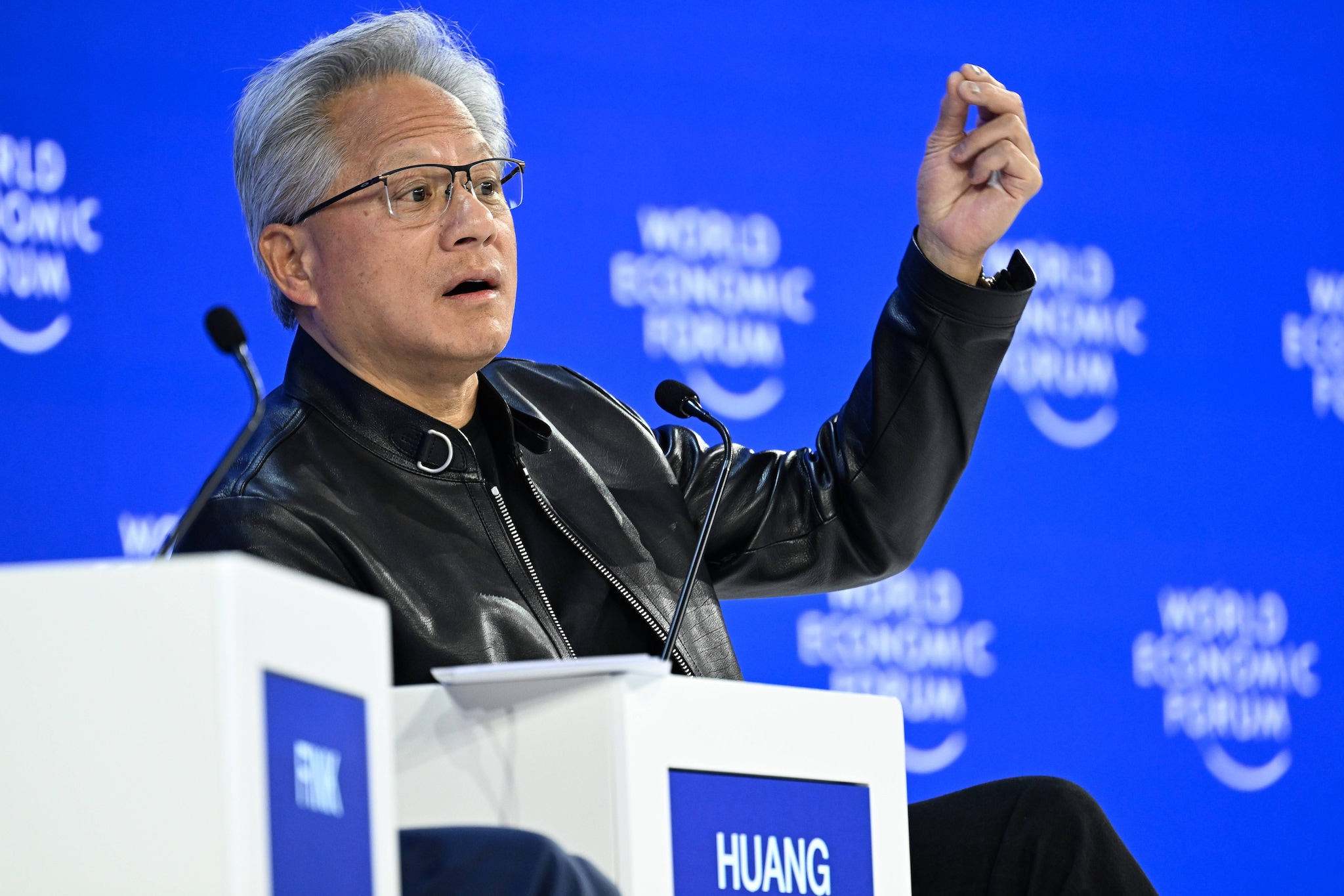 Nvidia founder and CEO Jensen Huang speaks during the Annual Meeting of the World Economic Forum in Davos, Switzerland, Wednesday, Jan. 21, 2026.//01ACCORSINIJEANNE_1.000253/Credit:Jeanne Accorsini/SIPA/2601211435 Jensen Huang, de topman van Nvidia, vertelde tijdens het World Economic Forum in Davos dat AI banen gaat creëren / foto: ANP / SIPA Press France