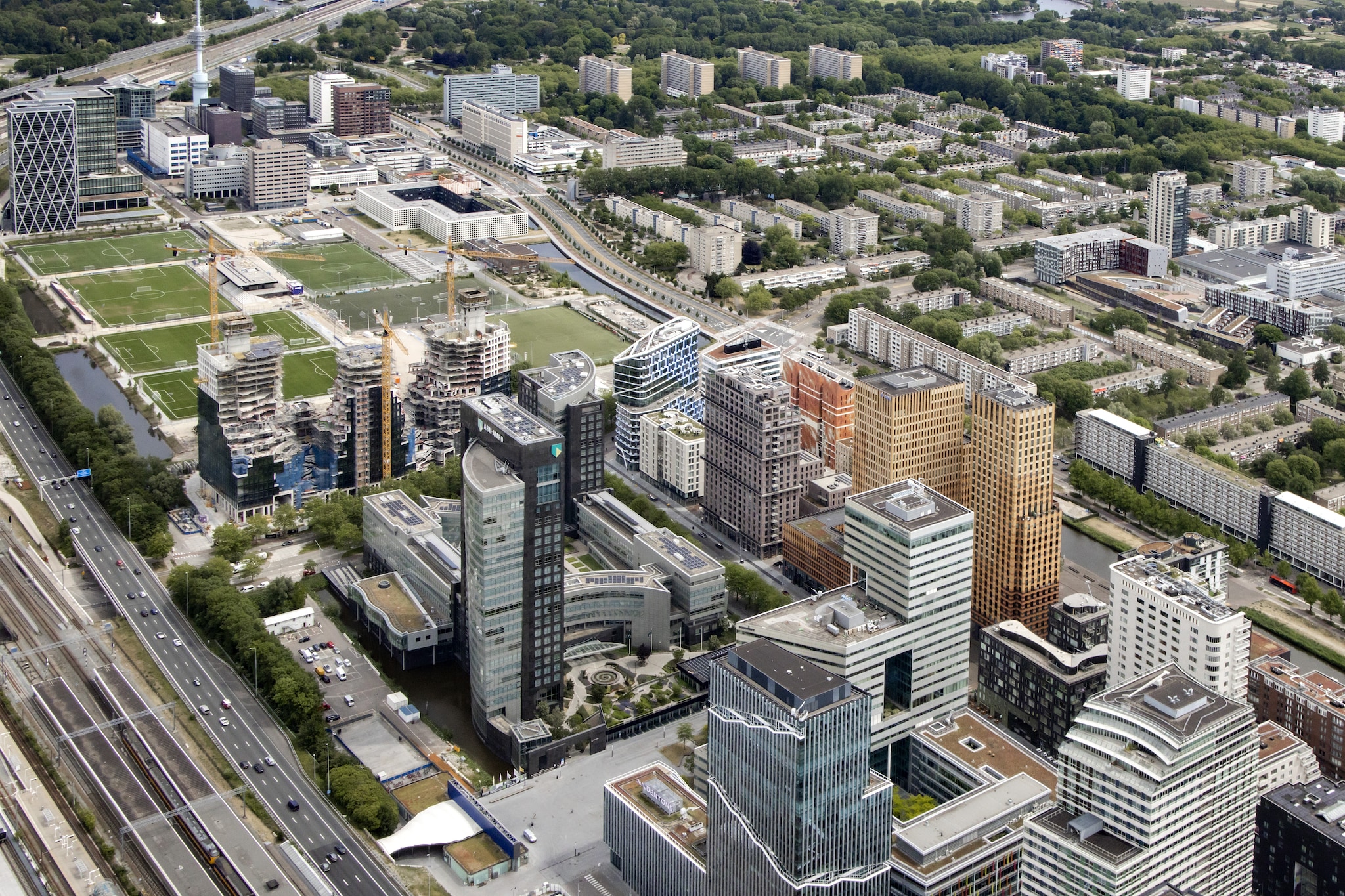 MUFG koos in Nederland voor een kantoor op de Zuidas in Amsterdam. Foto: ANP MUFG koos in Nederland voor een kantoor op de Zuidas in Amsterdam. Foto: ANP