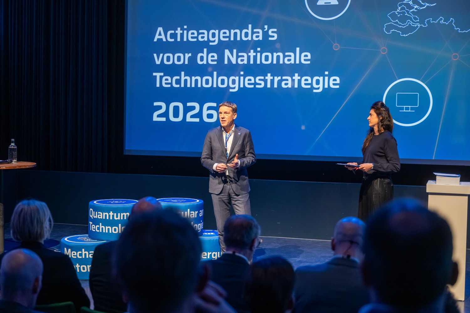 Peter Stolk, voorziter van Kennis- en Innovatieagenda Sleuteltechnologieën, de organisatie achter de Nationale Technologiestratie tijdens de presentatie van de 10 actieagenda's Peter Stolk, voorziter van KIA-ST,  de organisatie achter de Nationale Technologiestratie tijdens de presentatie van de 10 actieagenda's/ Foto: Kennis- en Innovatieagenda Sleuteltechnologieën | Foto Igor Vermeer