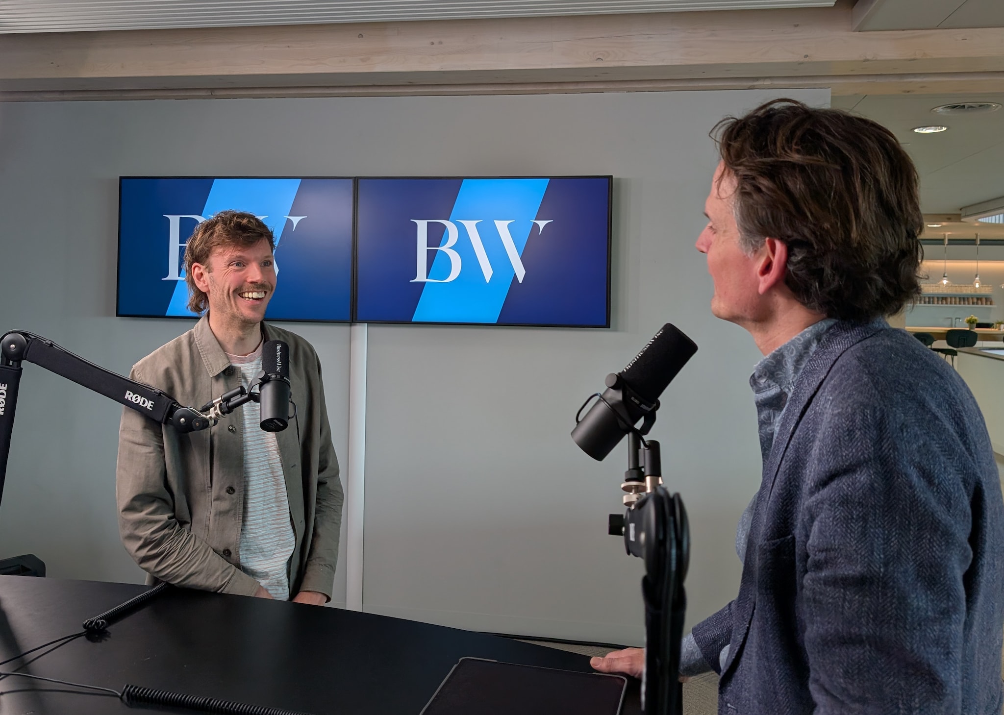 David de Wilde, Venture Builder bij Achmea Impact Ventures, en presentator Gerben van Driel. Foto: BusinessWise David de Wilde, Venture Builder bij Achmea Impact Ventures, en presentator Gerben van Driel. Foto: BusinessWise